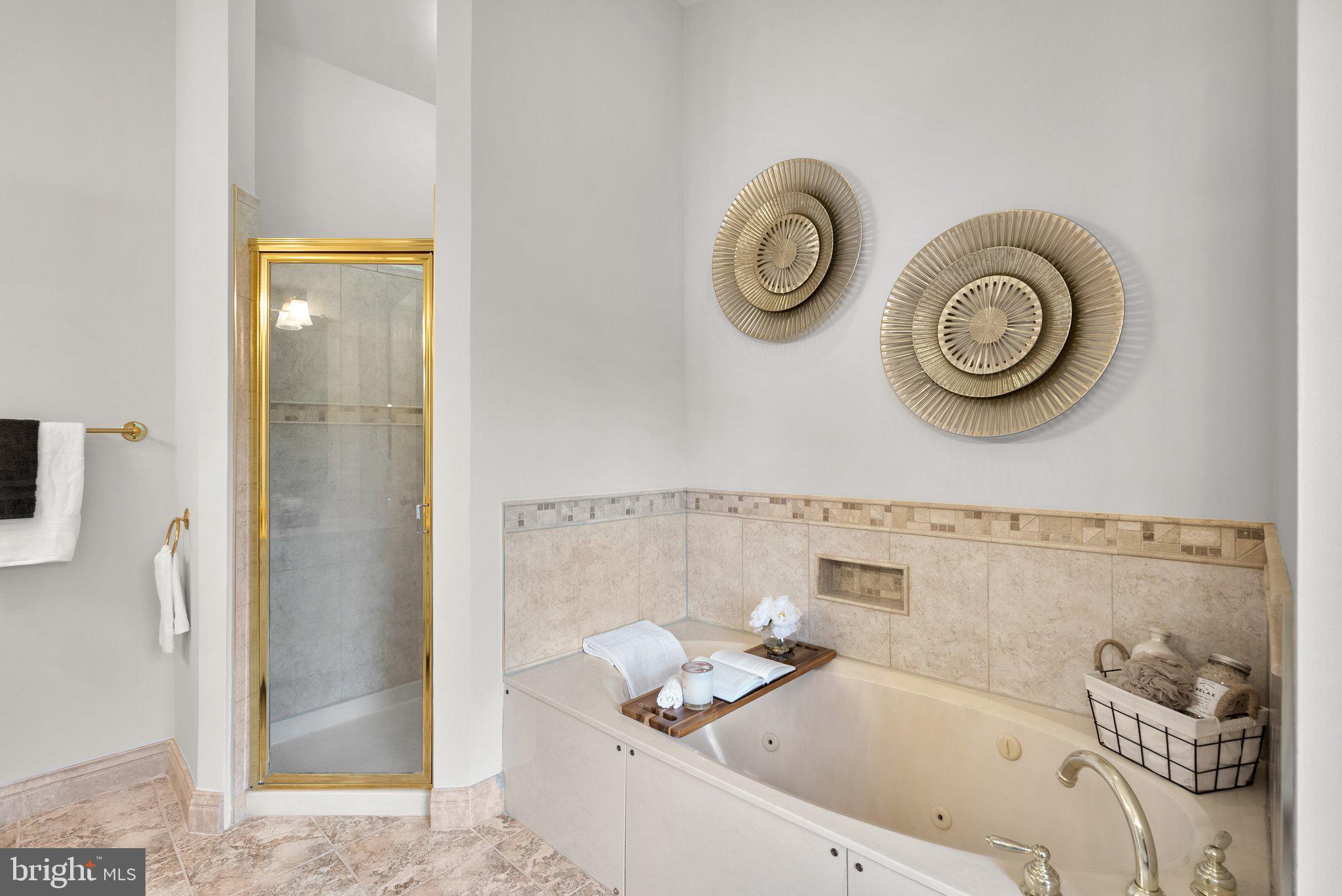 NAPLES MANOR - Residential