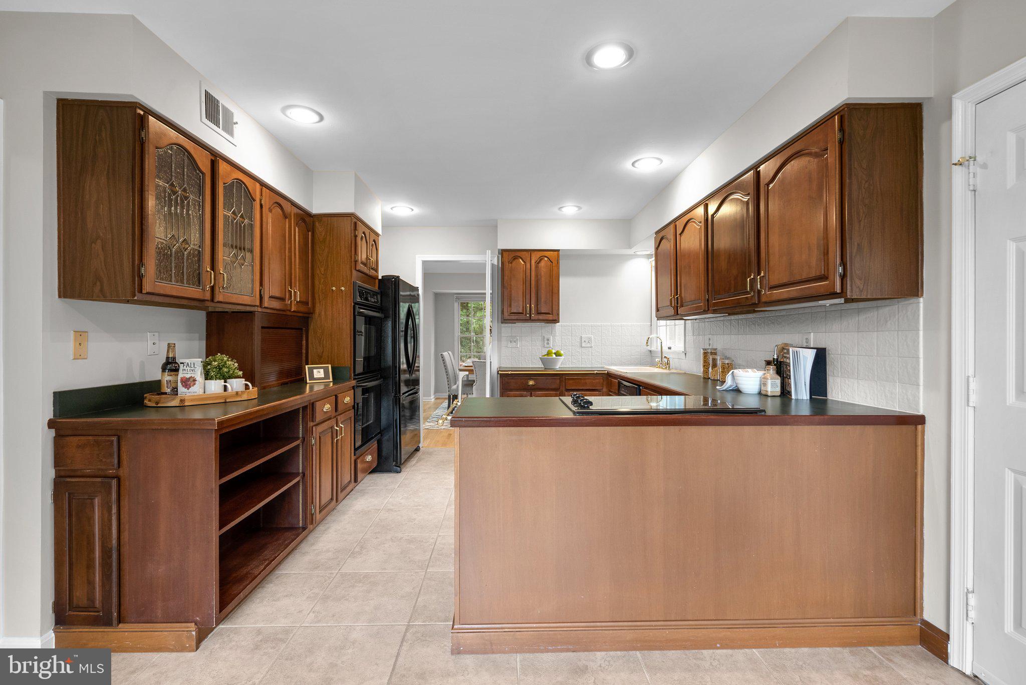 NAPLES MANOR - Residential