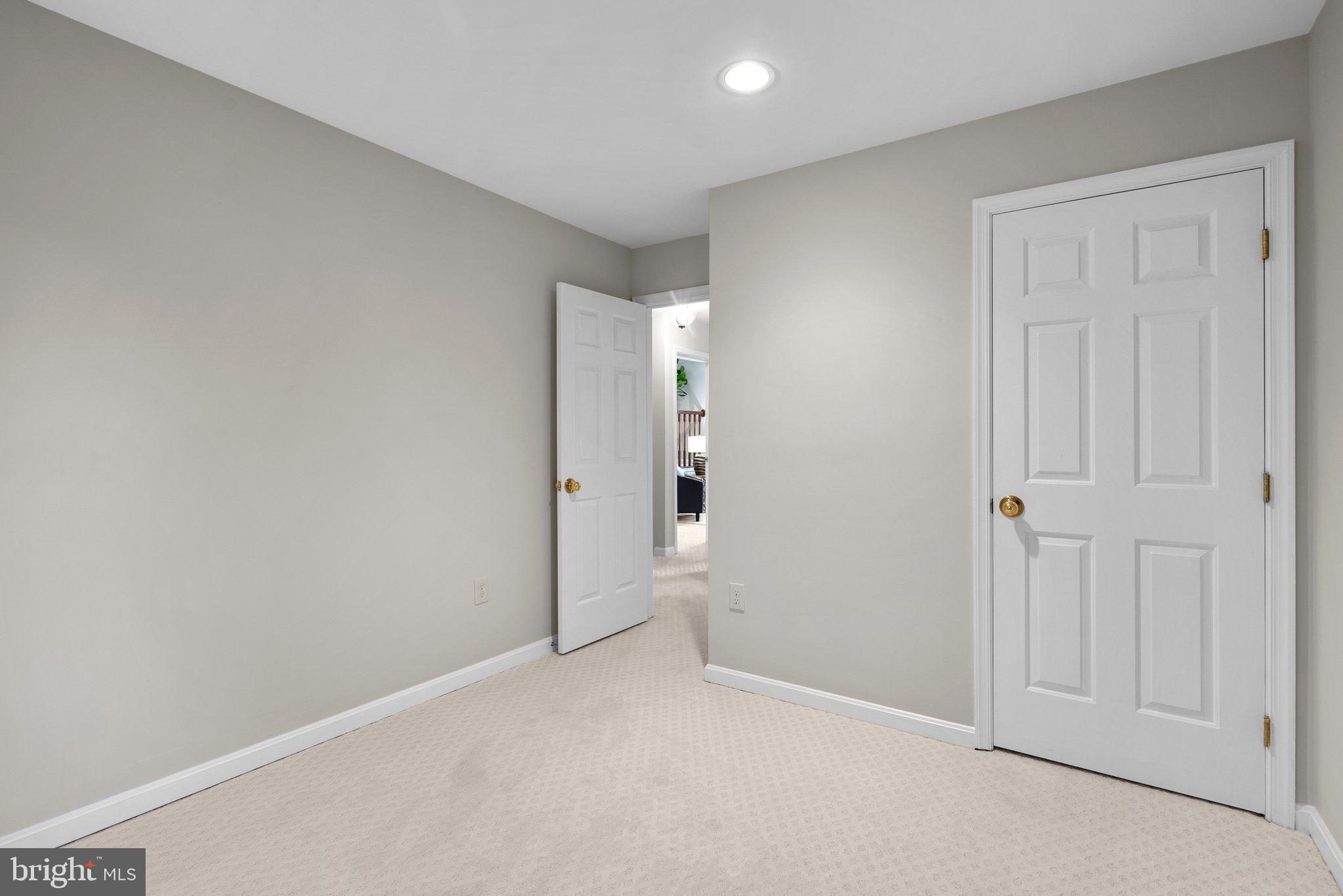 NAPLES MANOR - Residential