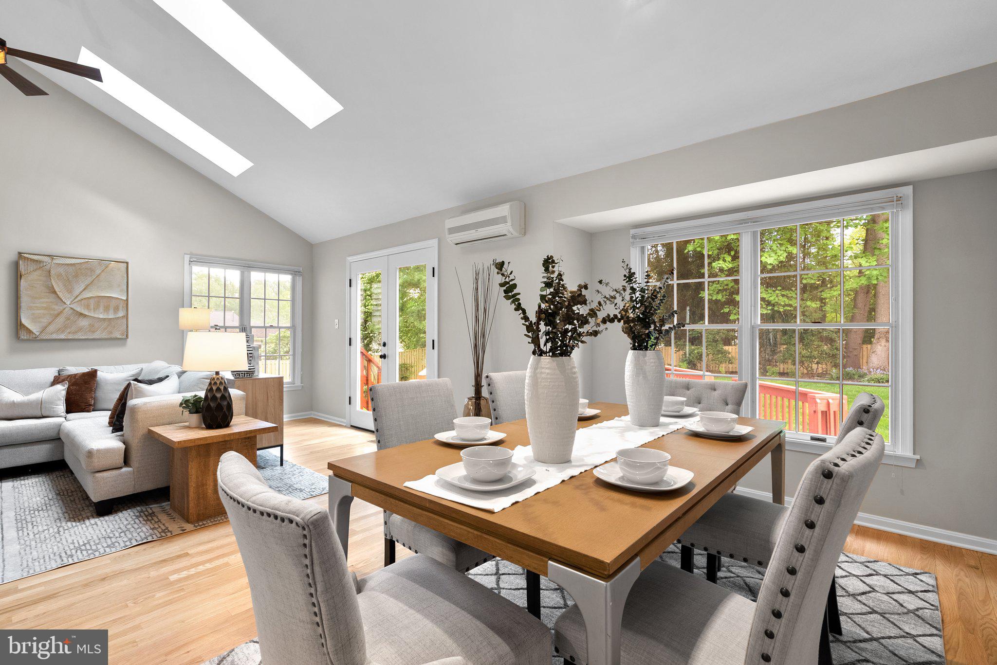 NAPLES MANOR - Residential