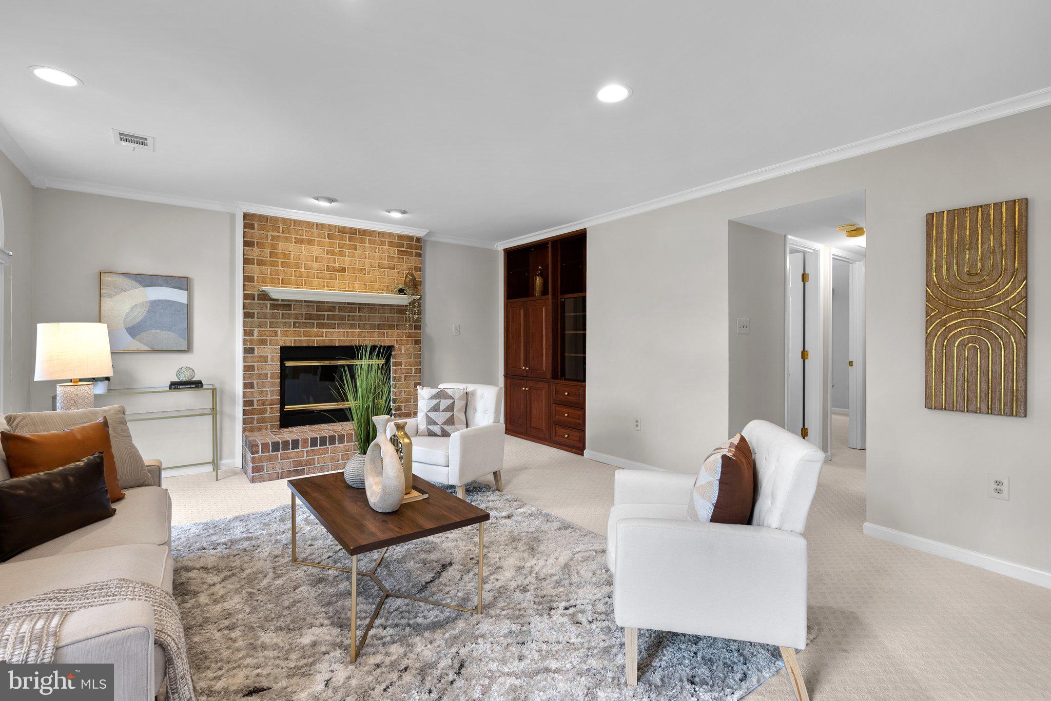 NAPLES MANOR - Residential