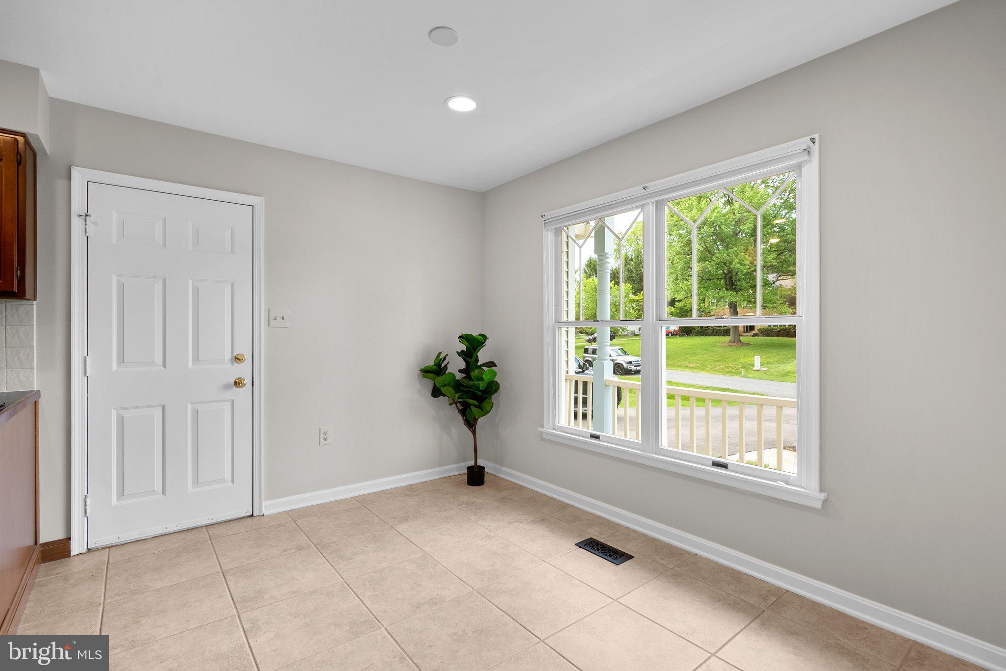 NAPLES MANOR - Residential