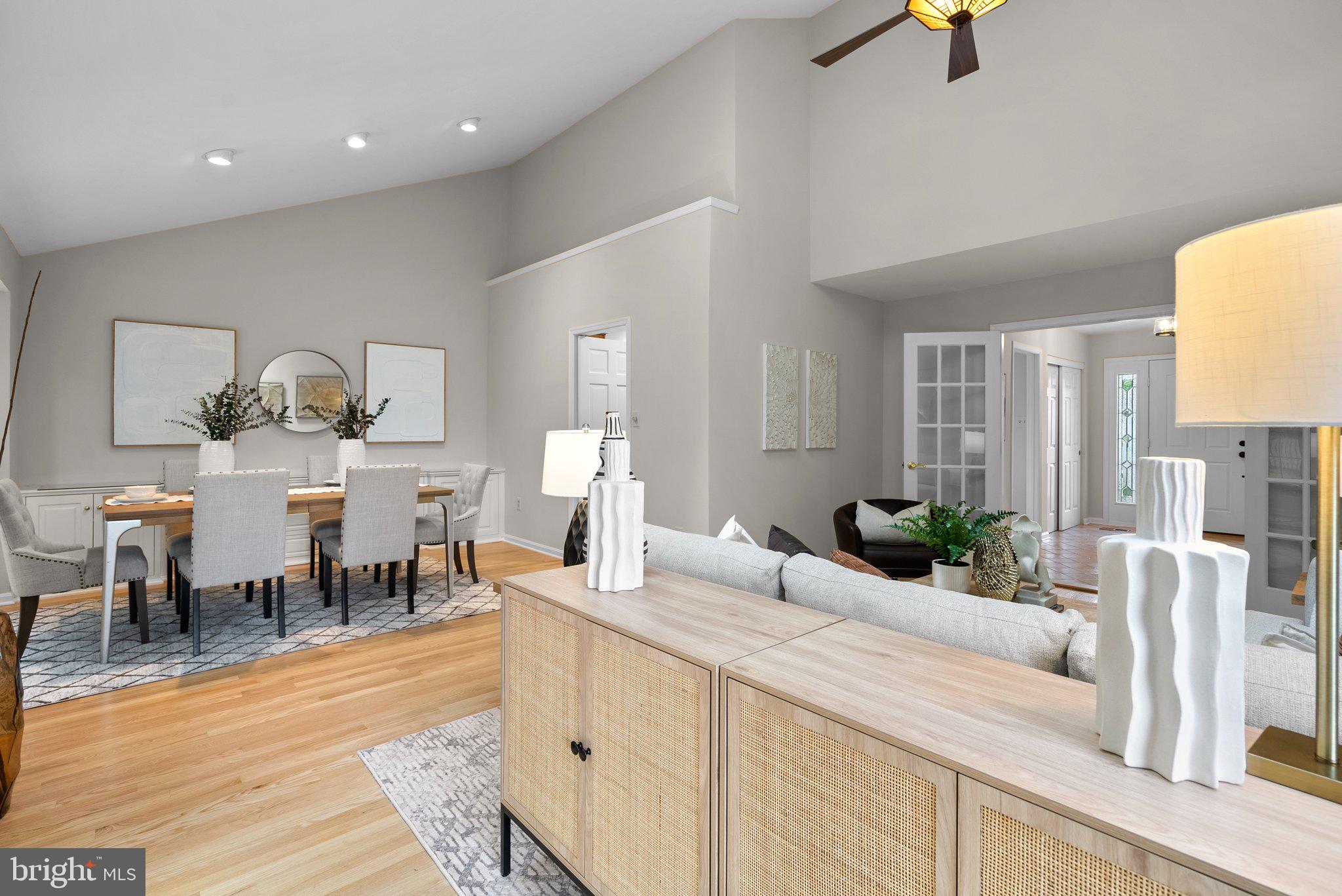 NAPLES MANOR - Residential