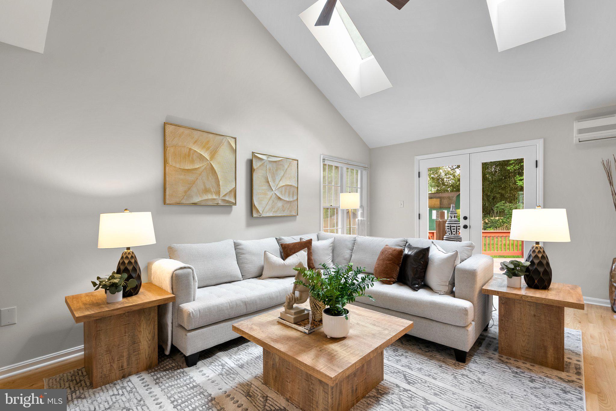 NAPLES MANOR - Residential