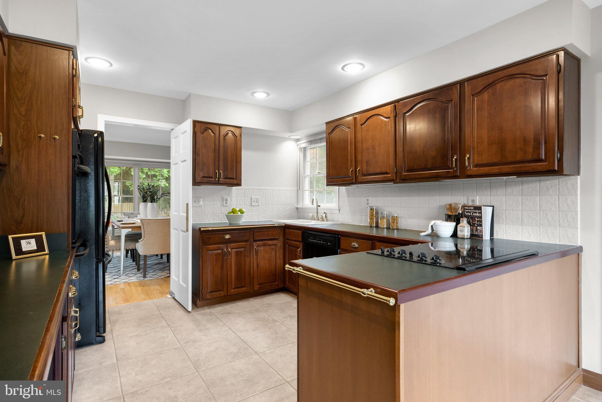 NAPLES MANOR - Residential