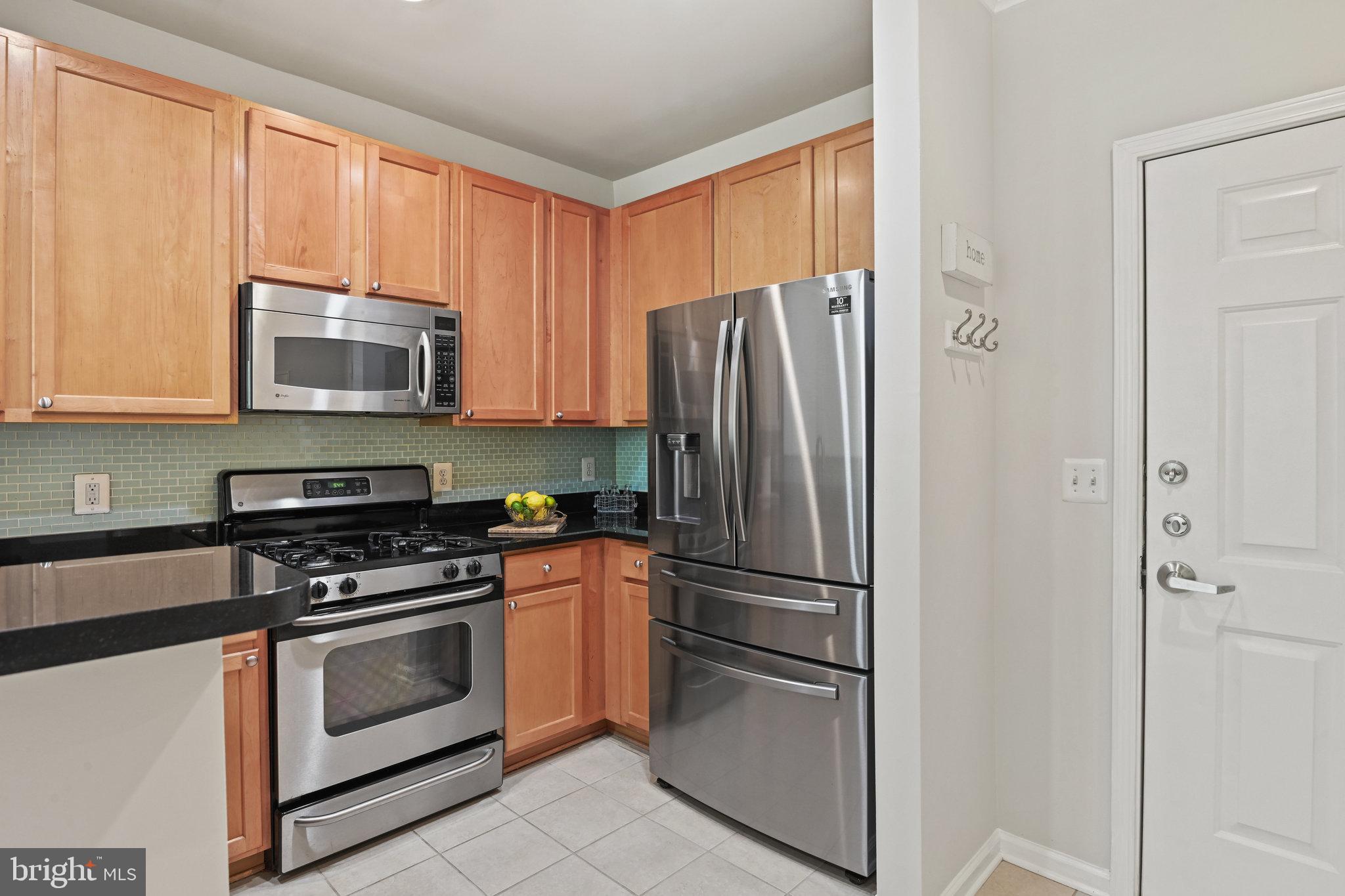 SAVOY AT RESTON TOWN CENTER - Residential