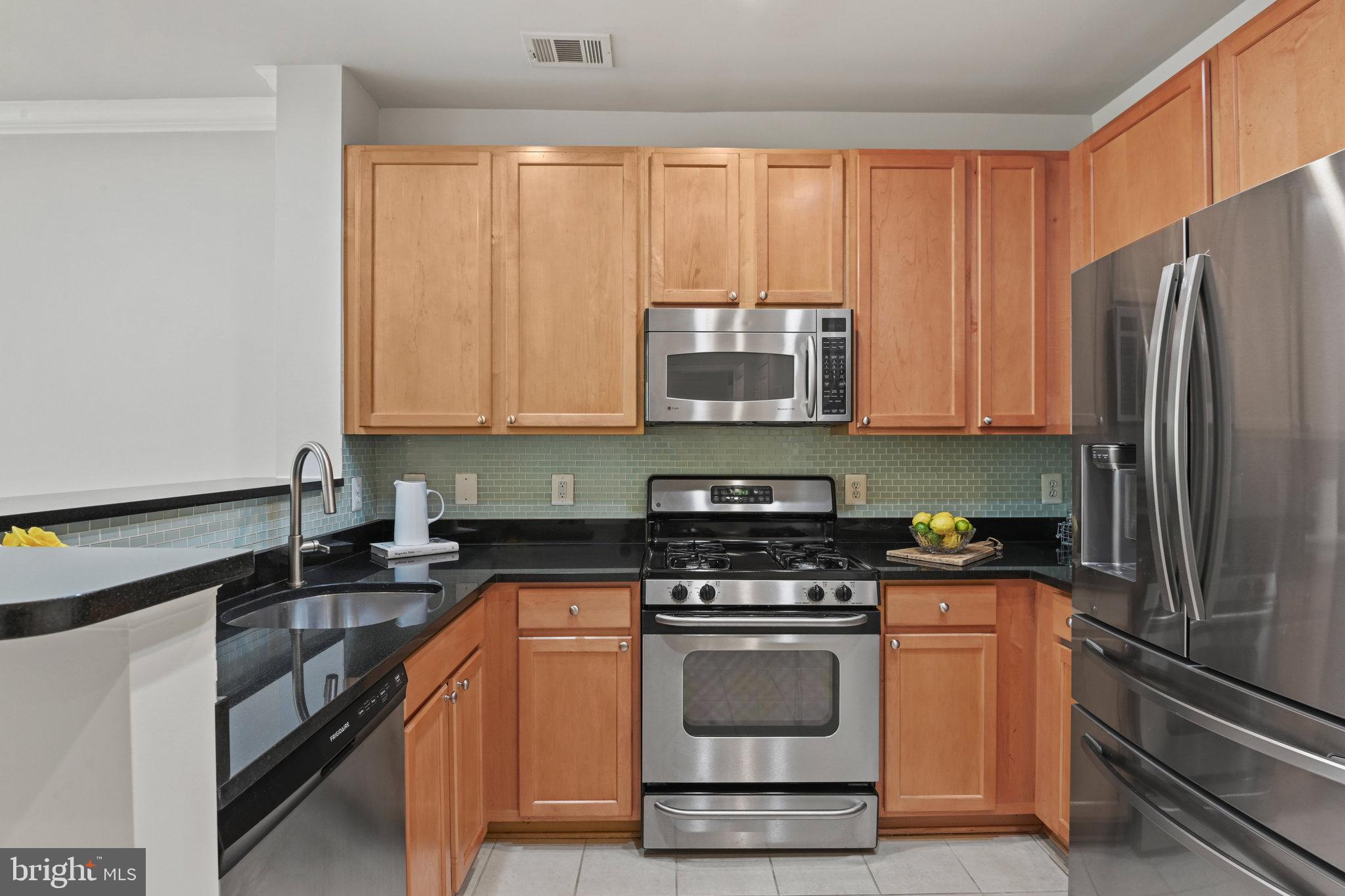 SAVOY AT RESTON TOWN CENTER - Residential