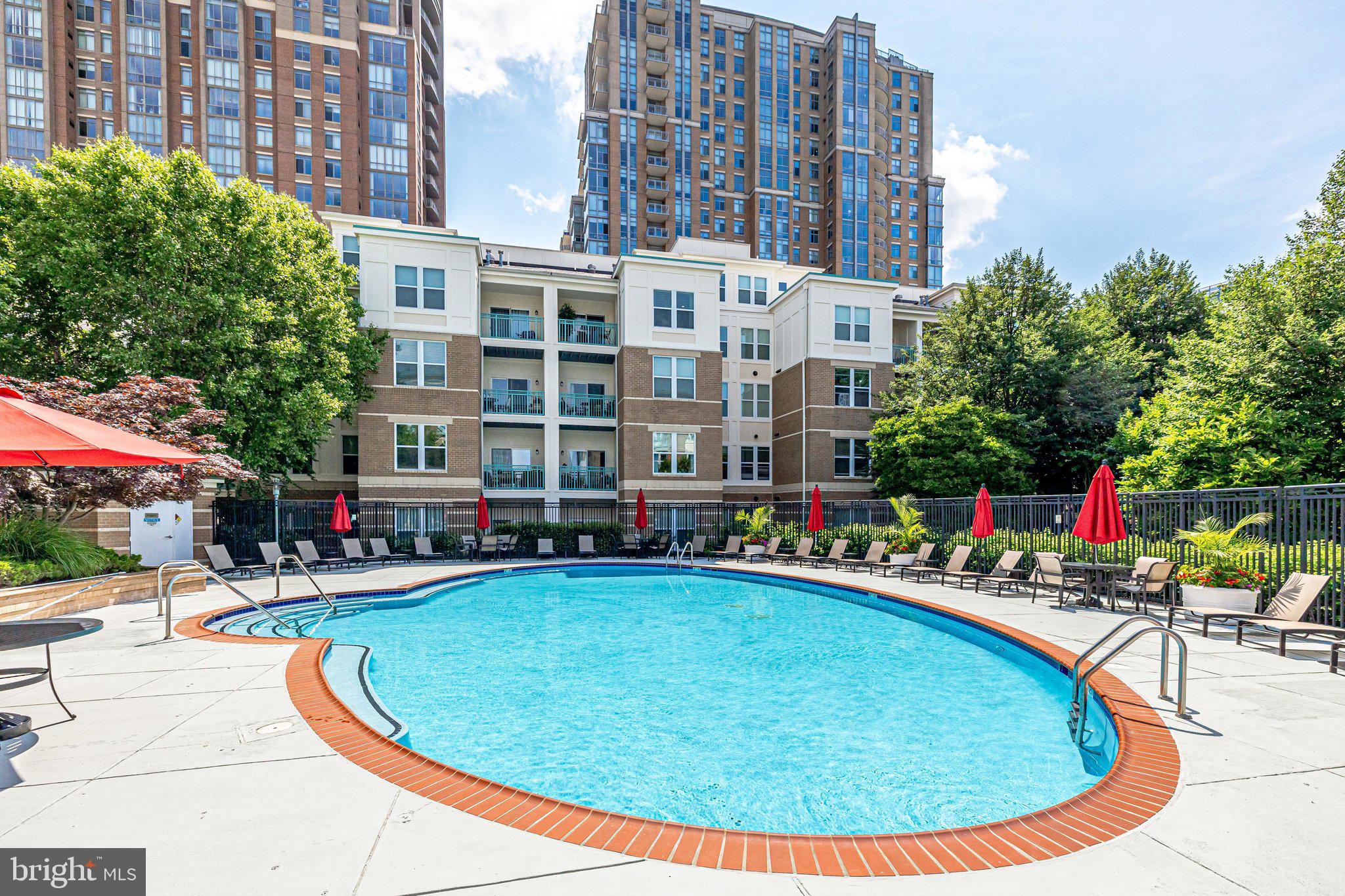 SAVOY AT RESTON TOWN CENTER - Residential