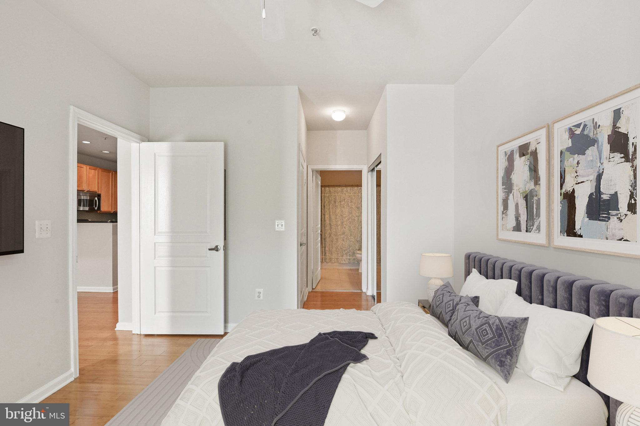 SAVOY AT RESTON TOWN CENTER - Residential