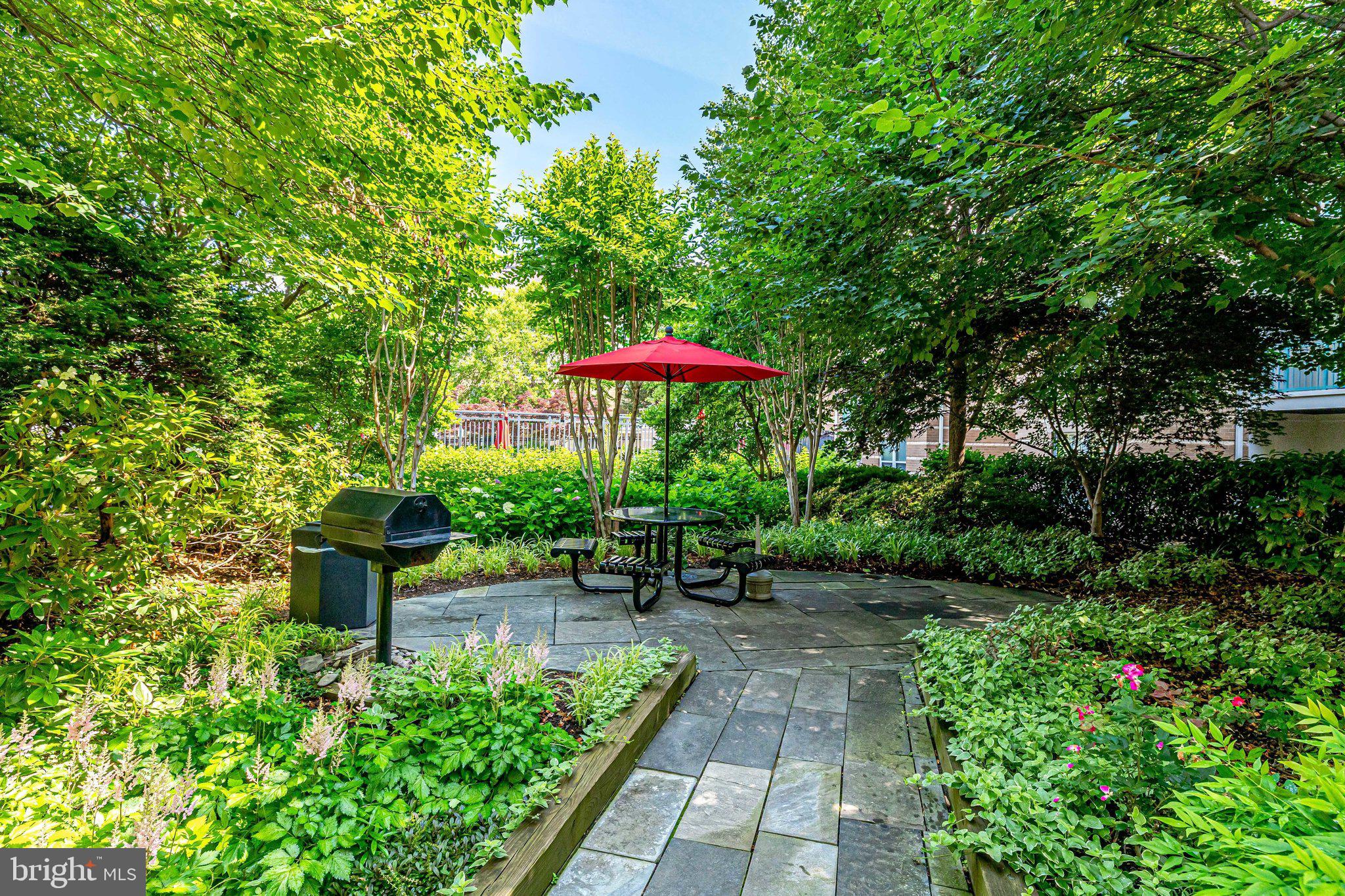 SAVOY AT RESTON TOWN CENTER - Residential