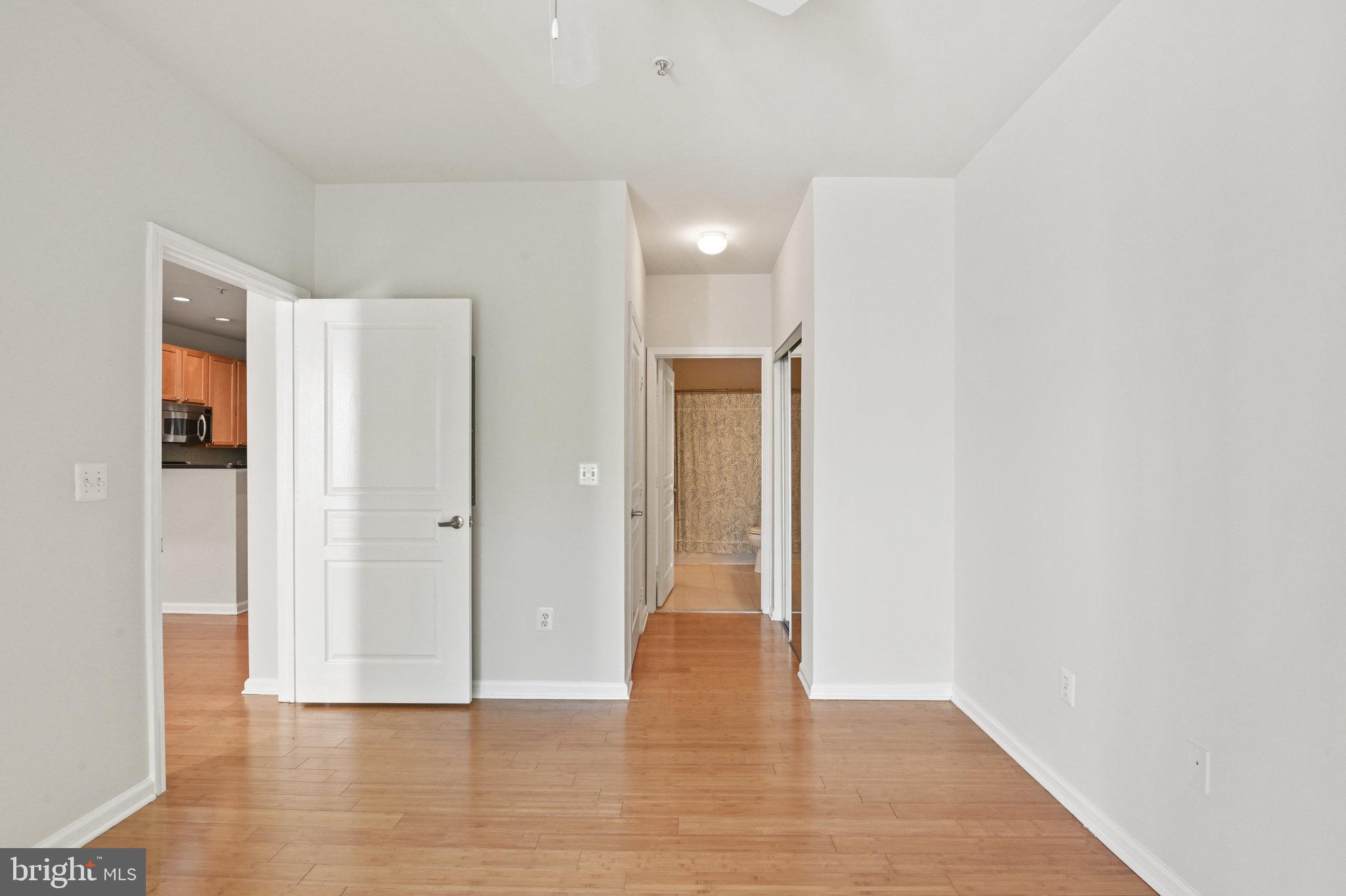 SAVOY AT RESTON TOWN CENTER - Residential