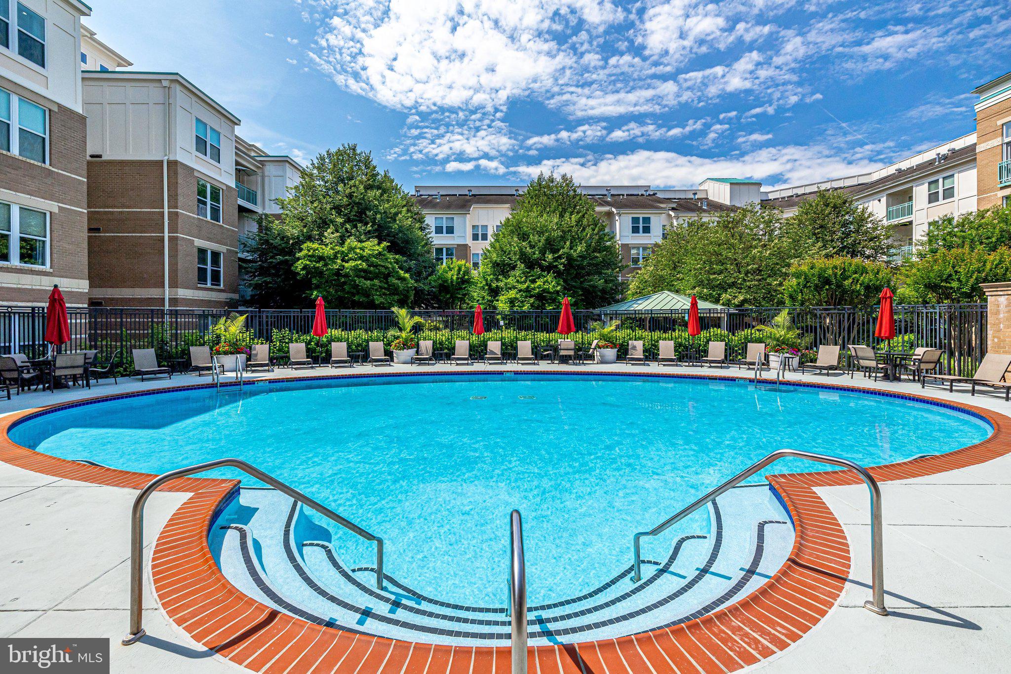 SAVOY AT RESTON TOWN CENTER - Residential