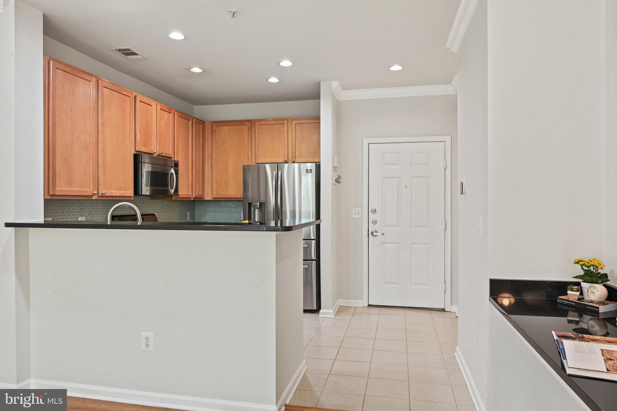 SAVOY AT RESTON TOWN CENTER - Residential