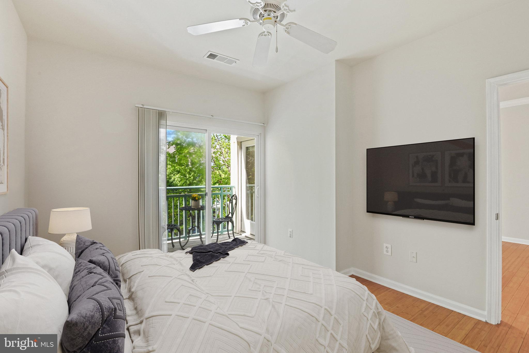 SAVOY AT RESTON TOWN CENTER - Residential