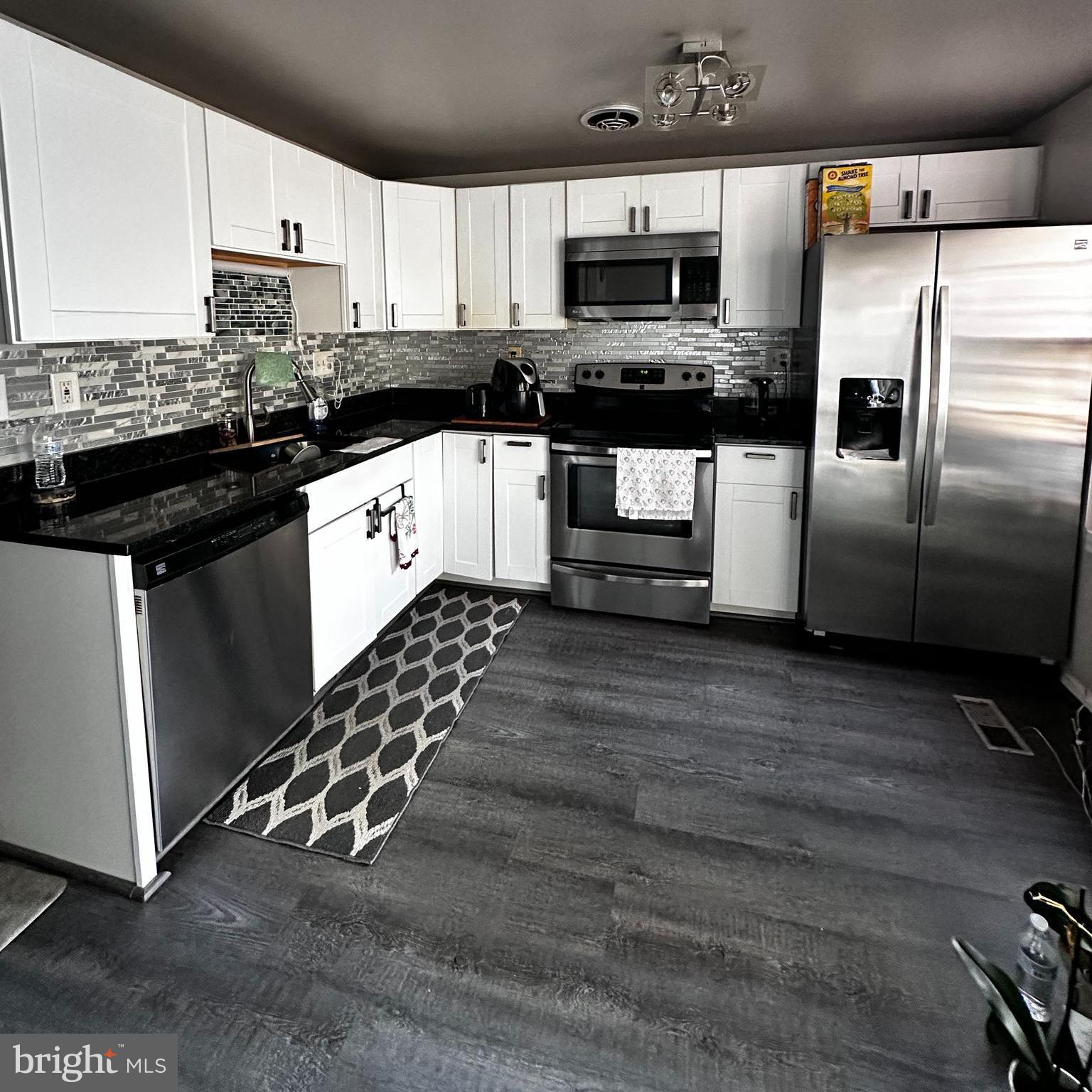 ESSEX PLACE - Residential