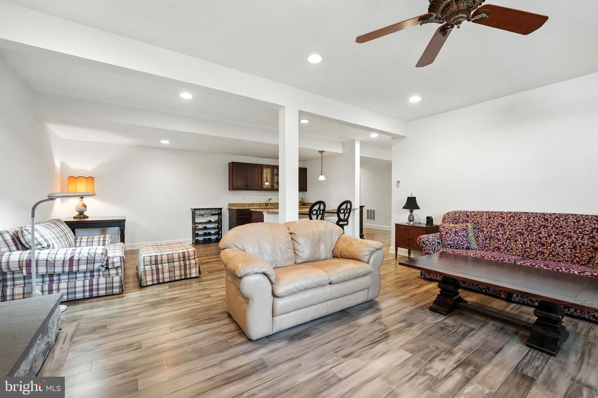 SOUTH RIDING - Residential