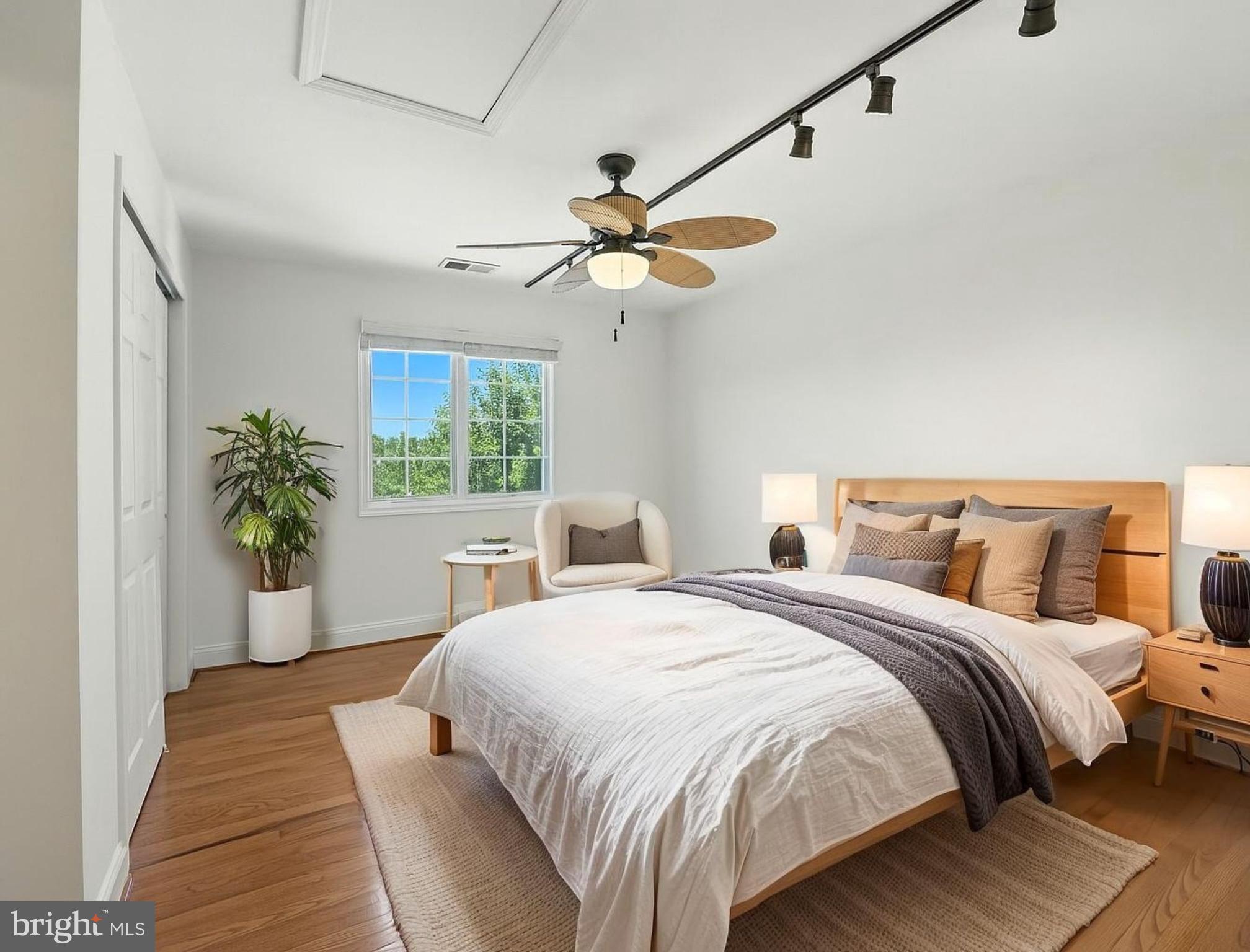 SOUTH RIDING - Residential