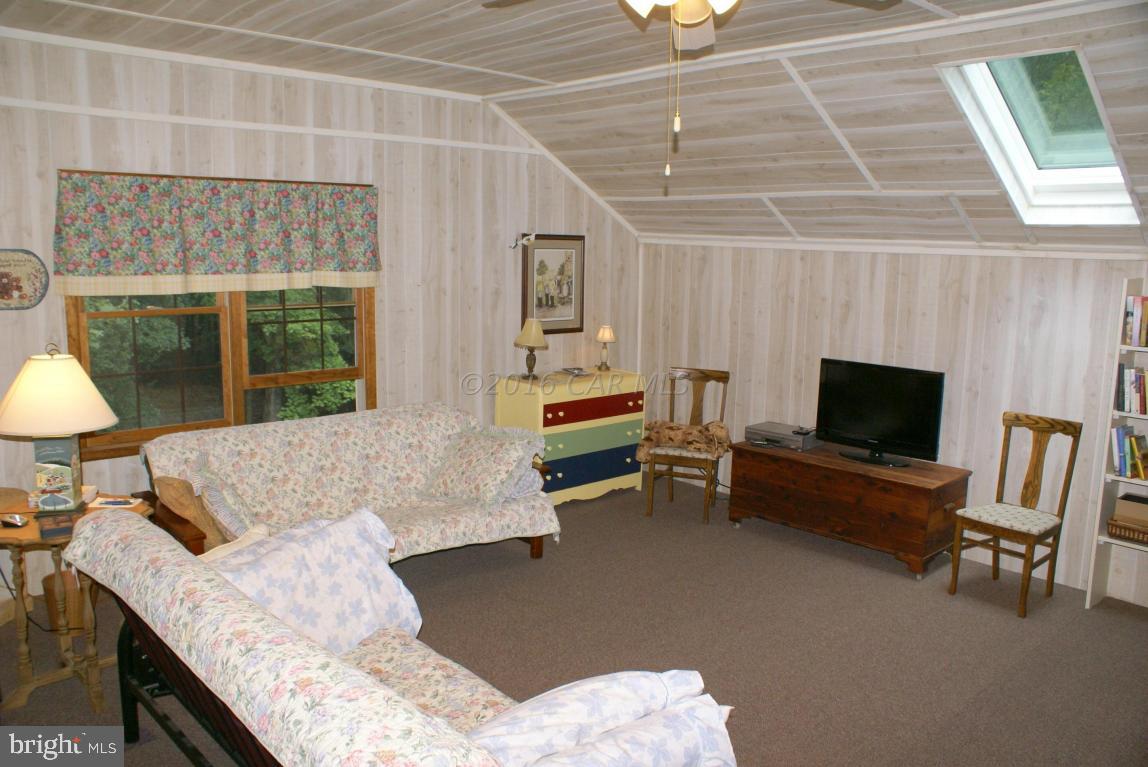 PEMBERTON PONDS - Residential