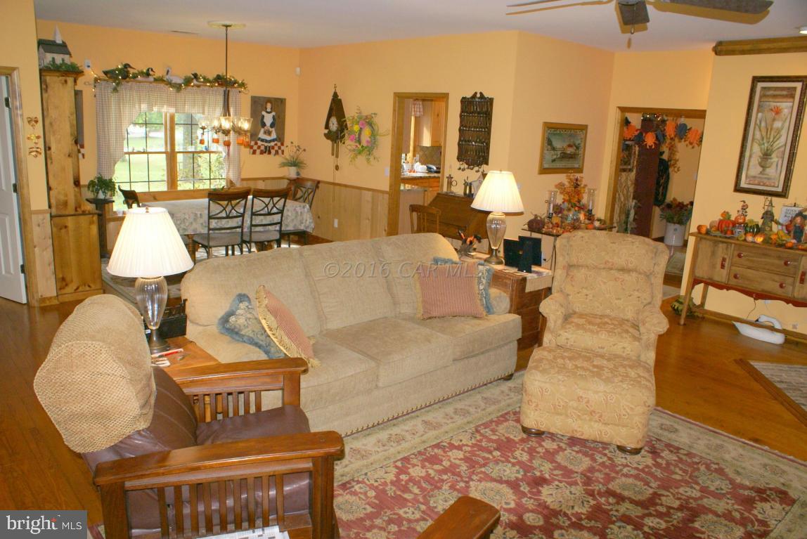 PEMBERTON PONDS - Residential