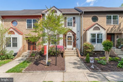 Photo of 6177 Castletown Way, ALEXANDRIA, VA 22310 (MLS # VAFX2303050)