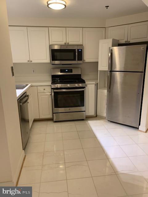 WINDSOR PLAZA - Residential Lease