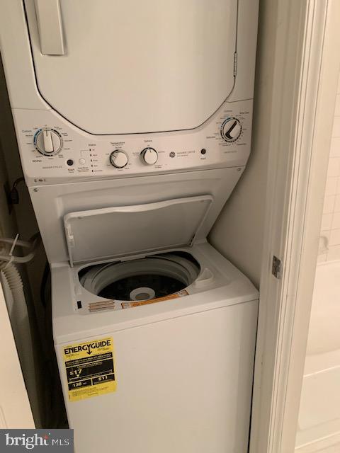 WINDSOR PLAZA - Residential Lease