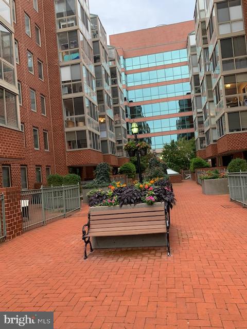 WINDSOR PLAZA - Residential Lease