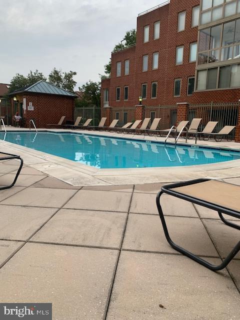 WINDSOR PLAZA - Residential Lease