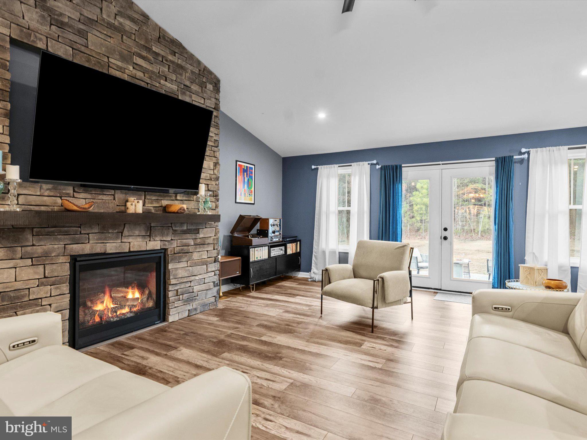 367 PINEHURST DRIVE