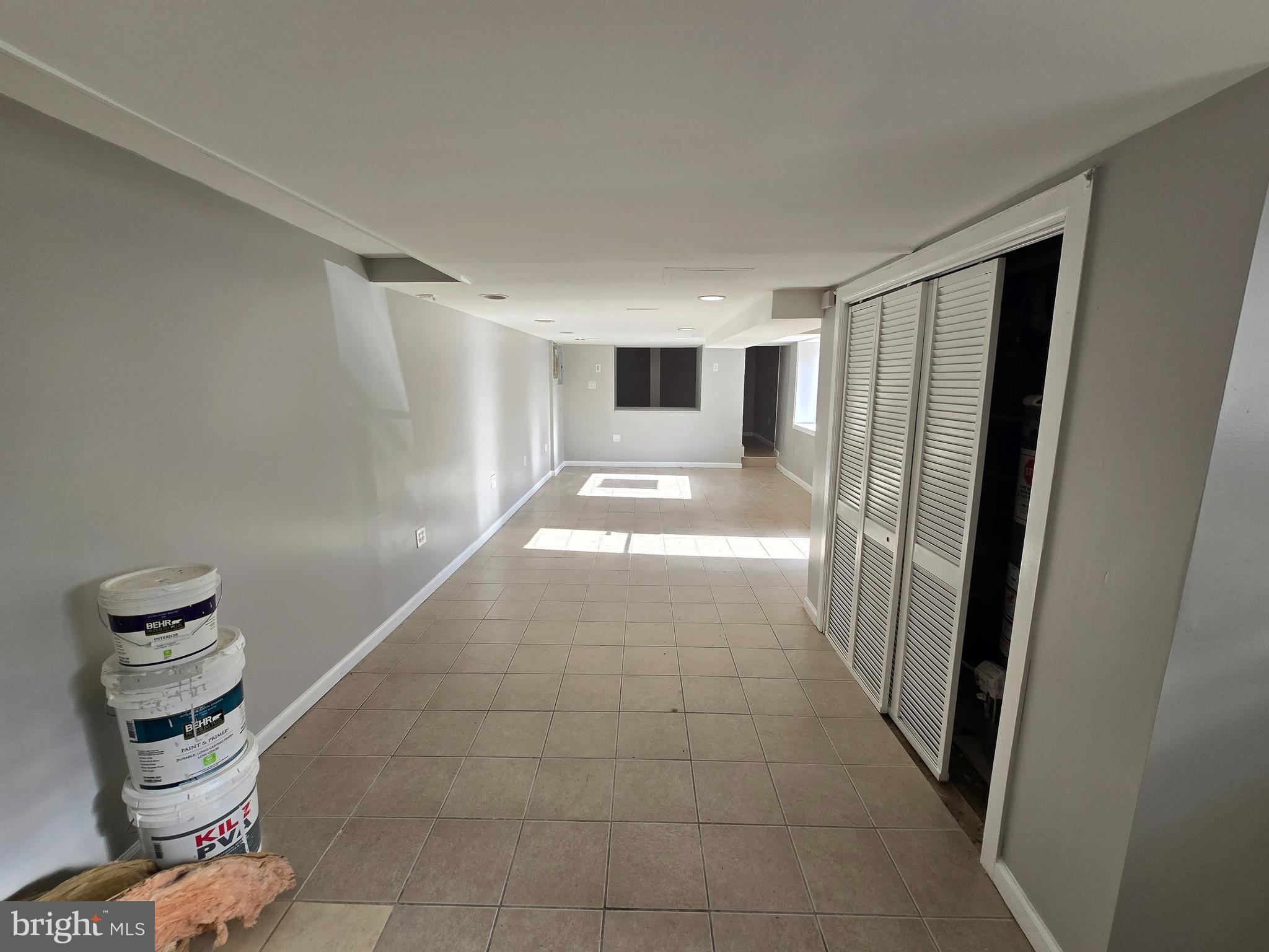 LAWNCREST - Commercial Lease