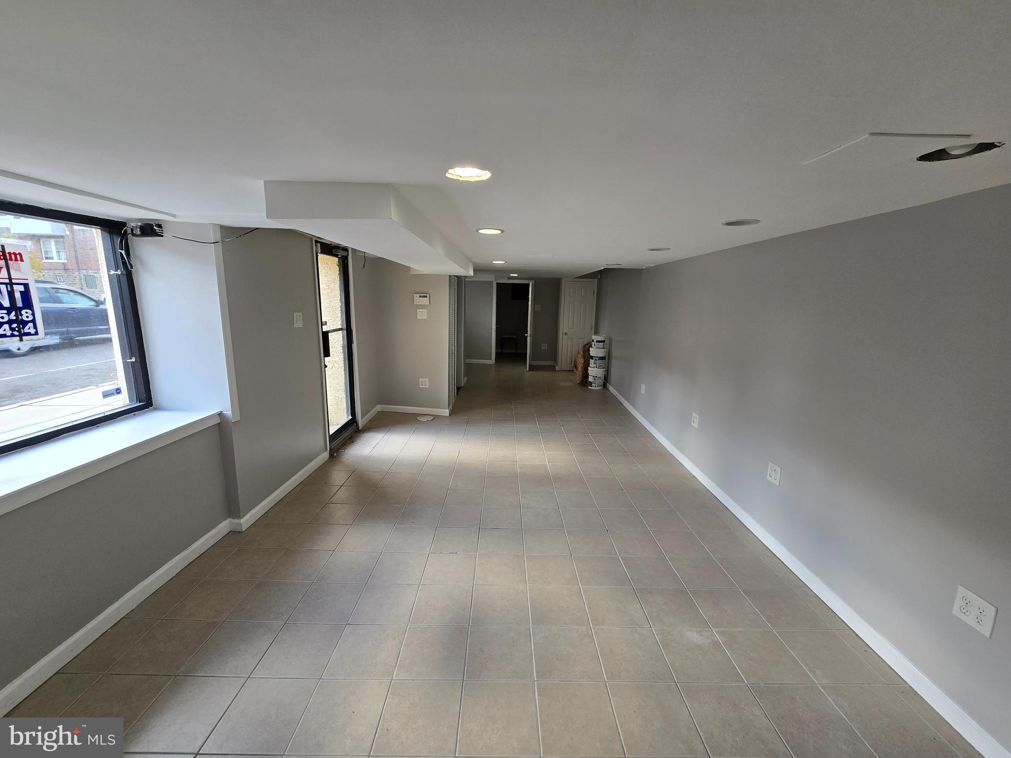 LAWNCREST - Commercial Lease