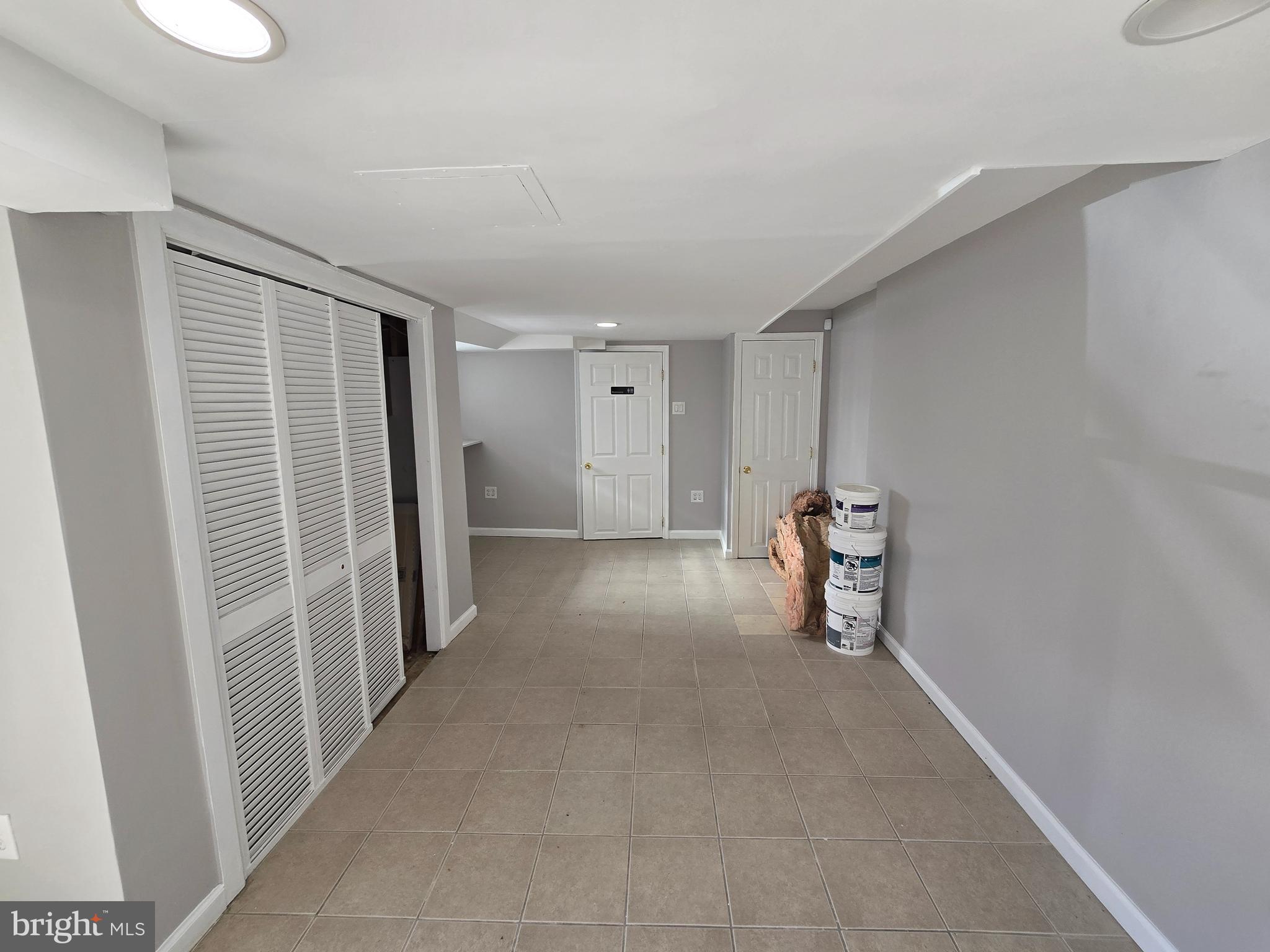 LAWNCREST - Commercial Lease