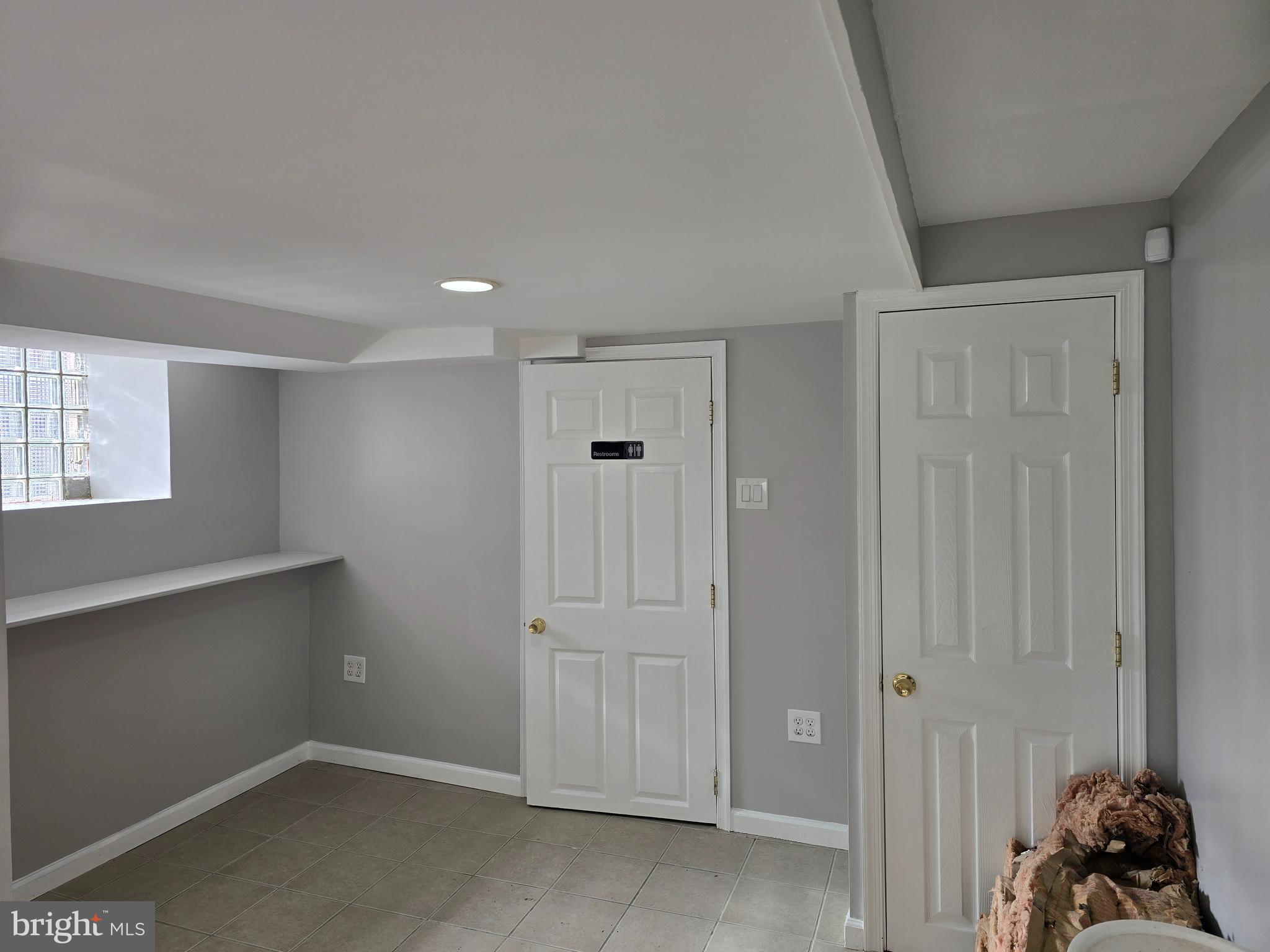 LAWNCREST - Commercial Lease