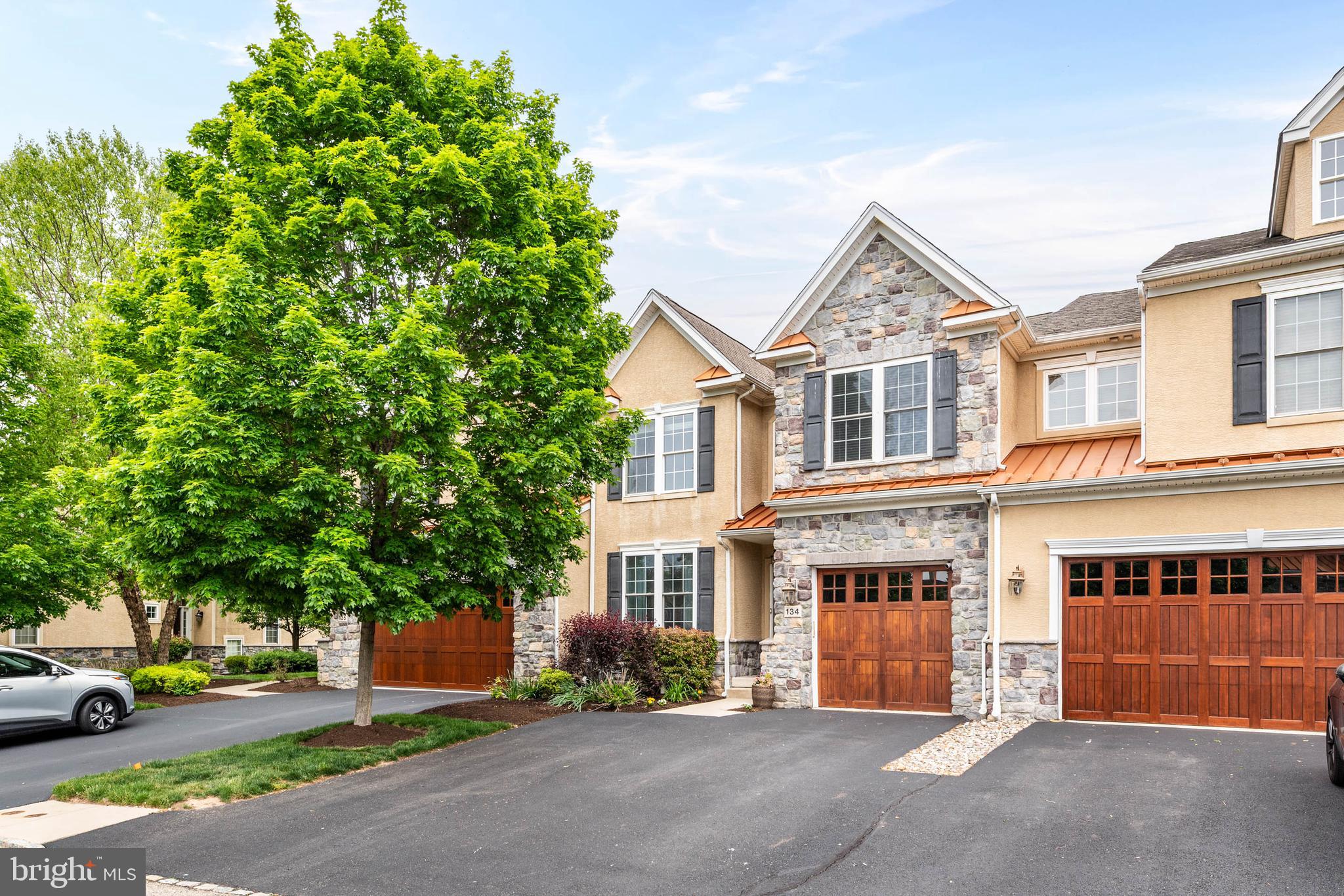 COLD POINT MANOR - Residential