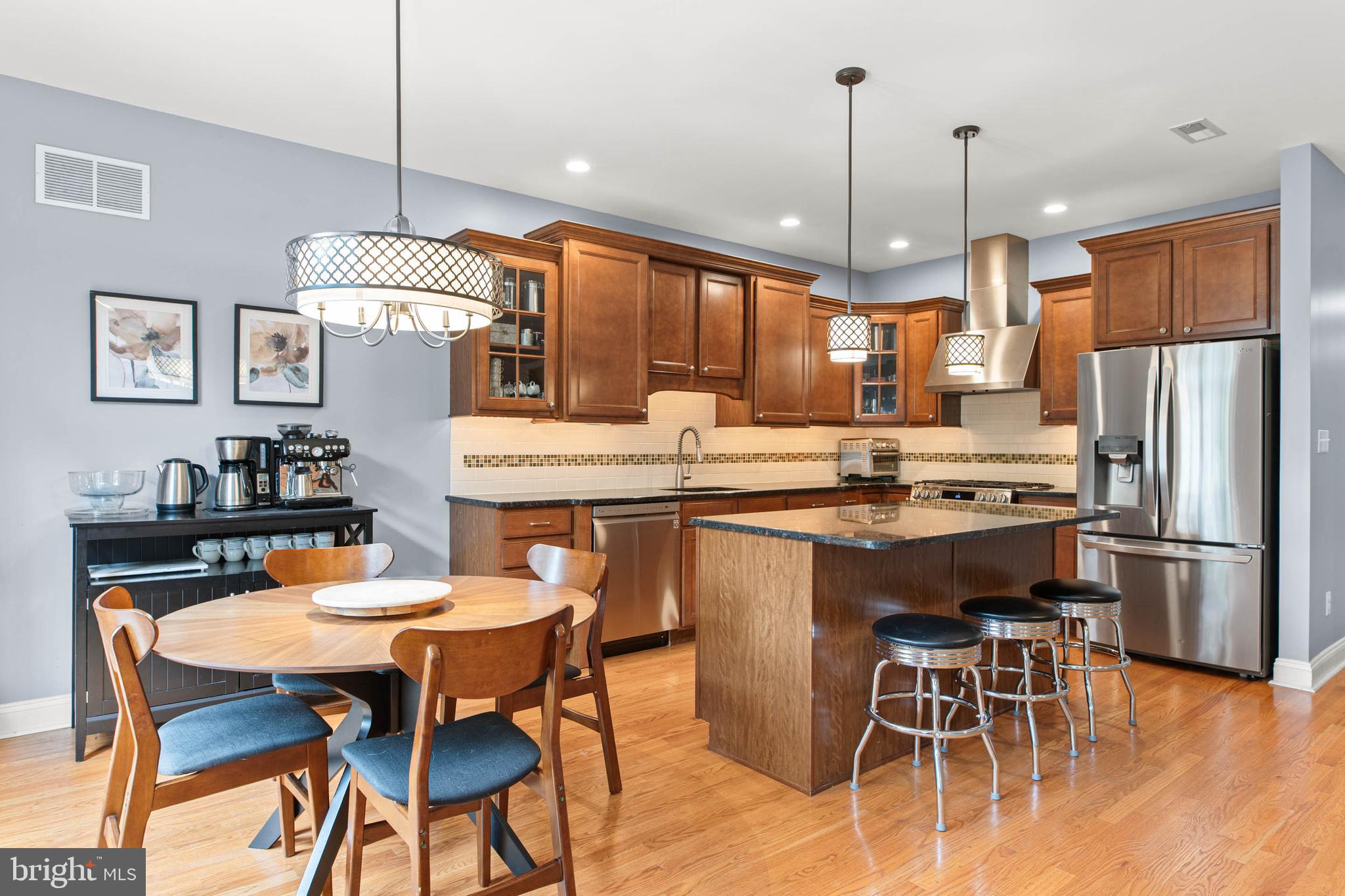 COLD POINT MANOR - Residential