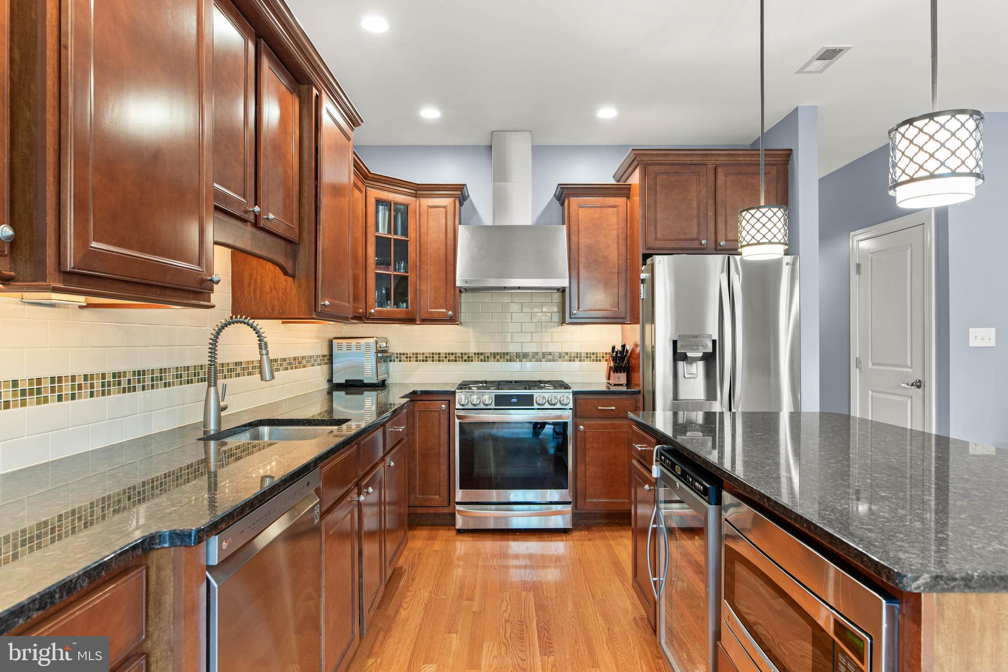 COLD POINT MANOR - Residential