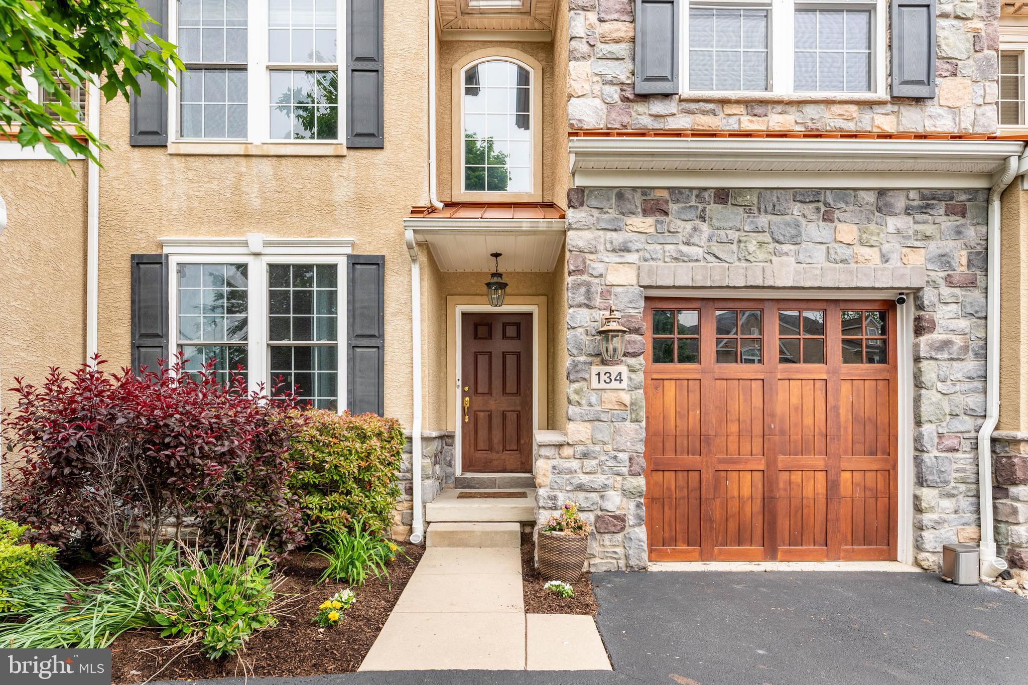 COLD POINT MANOR - Residential