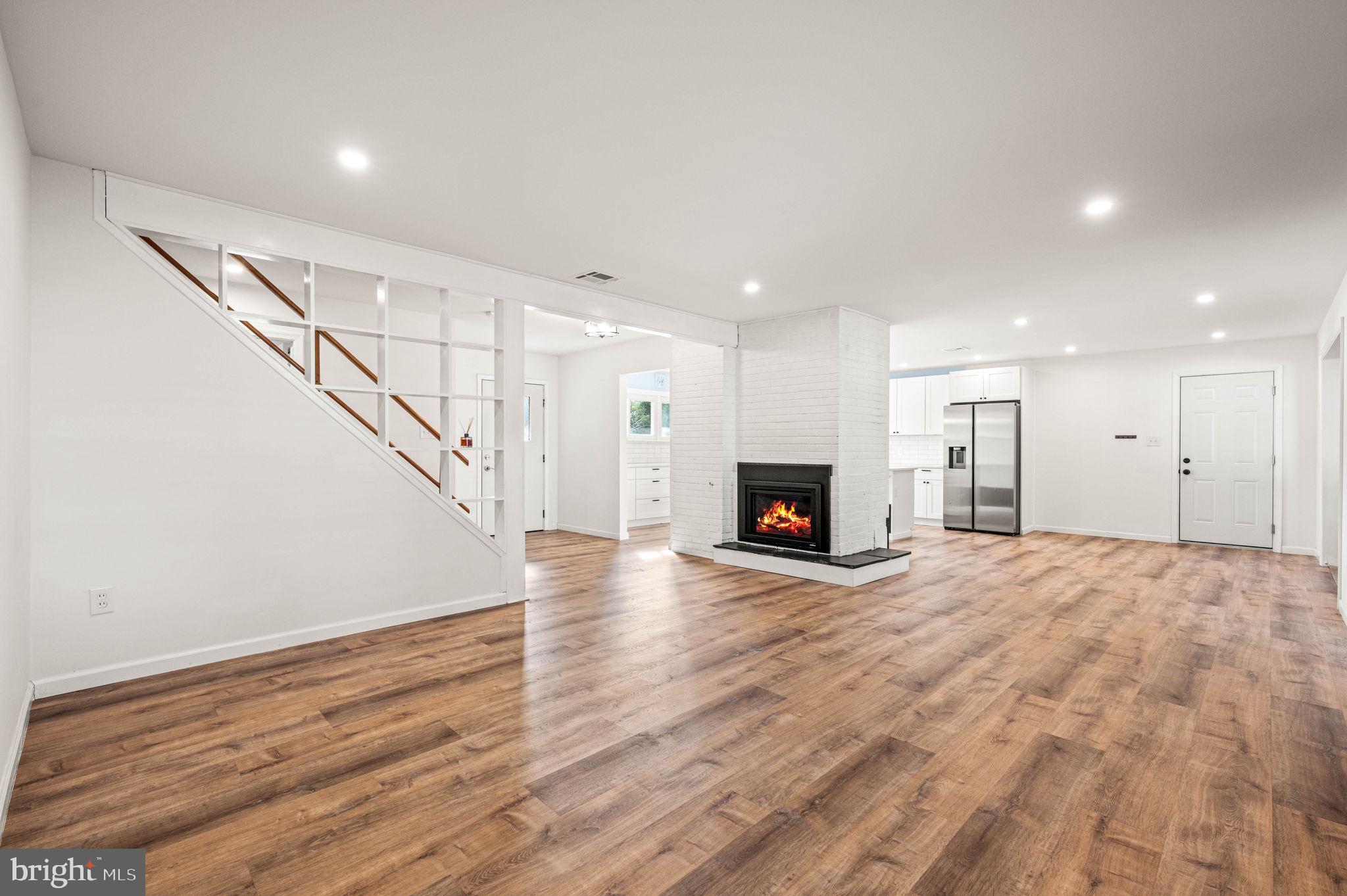 169 FORSYTHIA DRIVE N