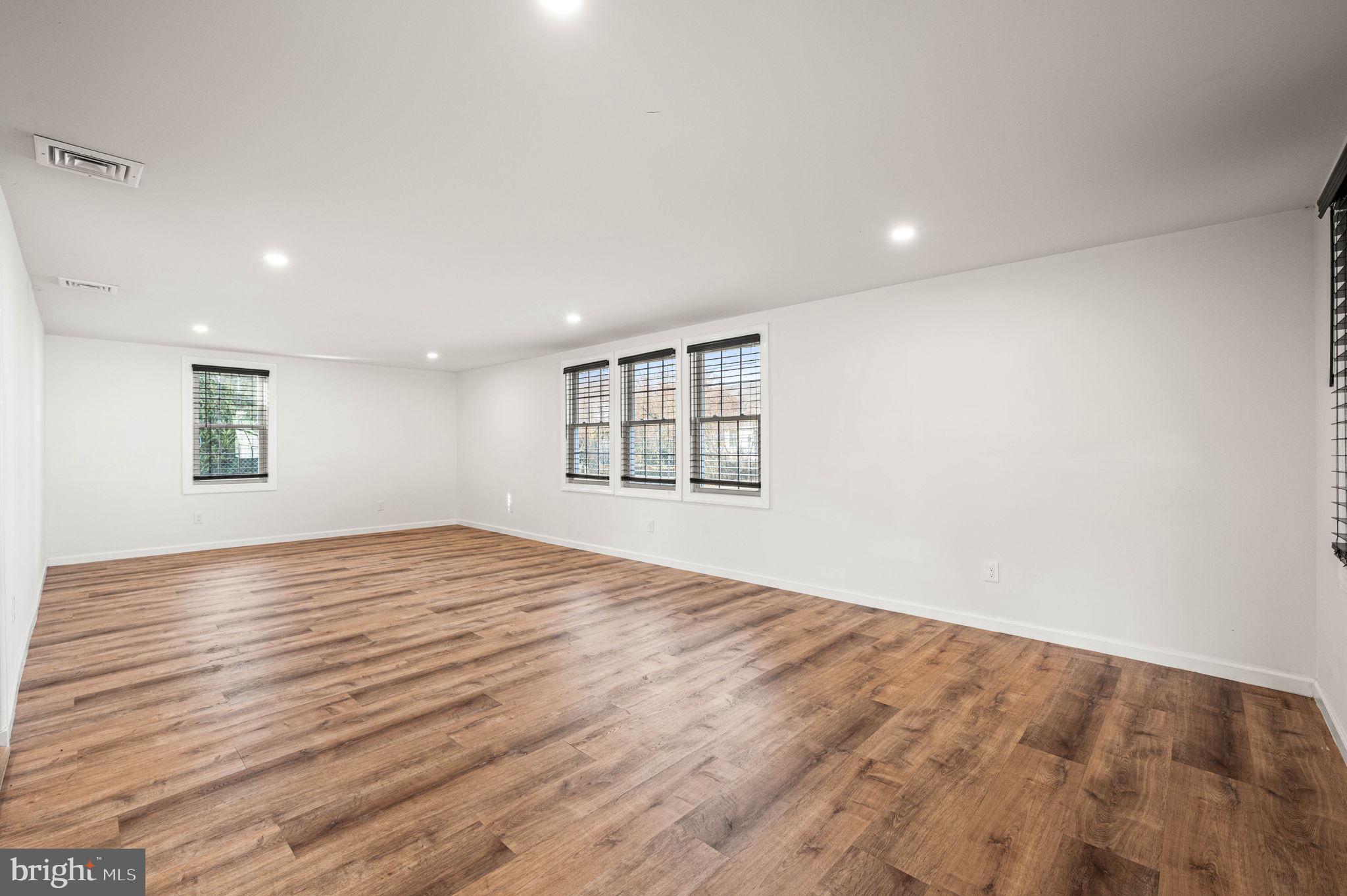 FORSYTHIA GATE - Residential