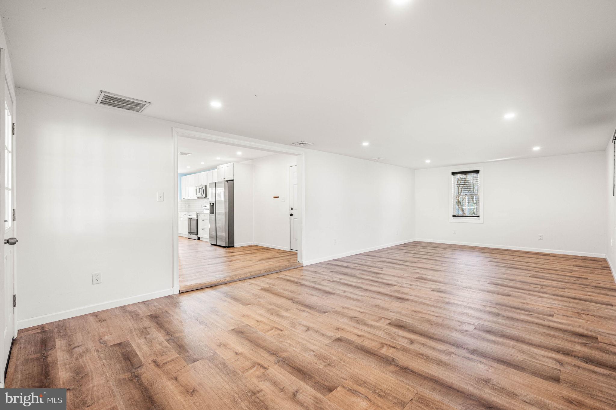 FORSYTHIA GATE - Residential