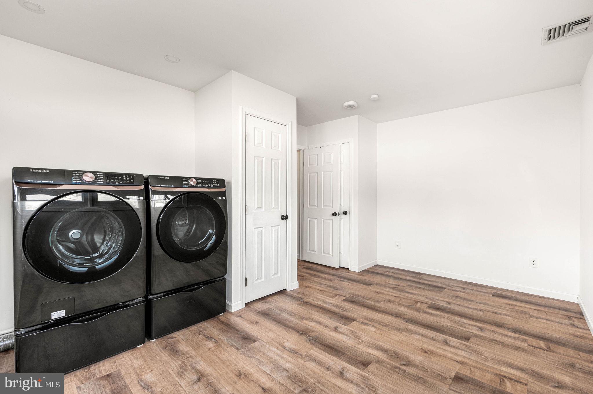 FORSYTHIA GATE - Residential