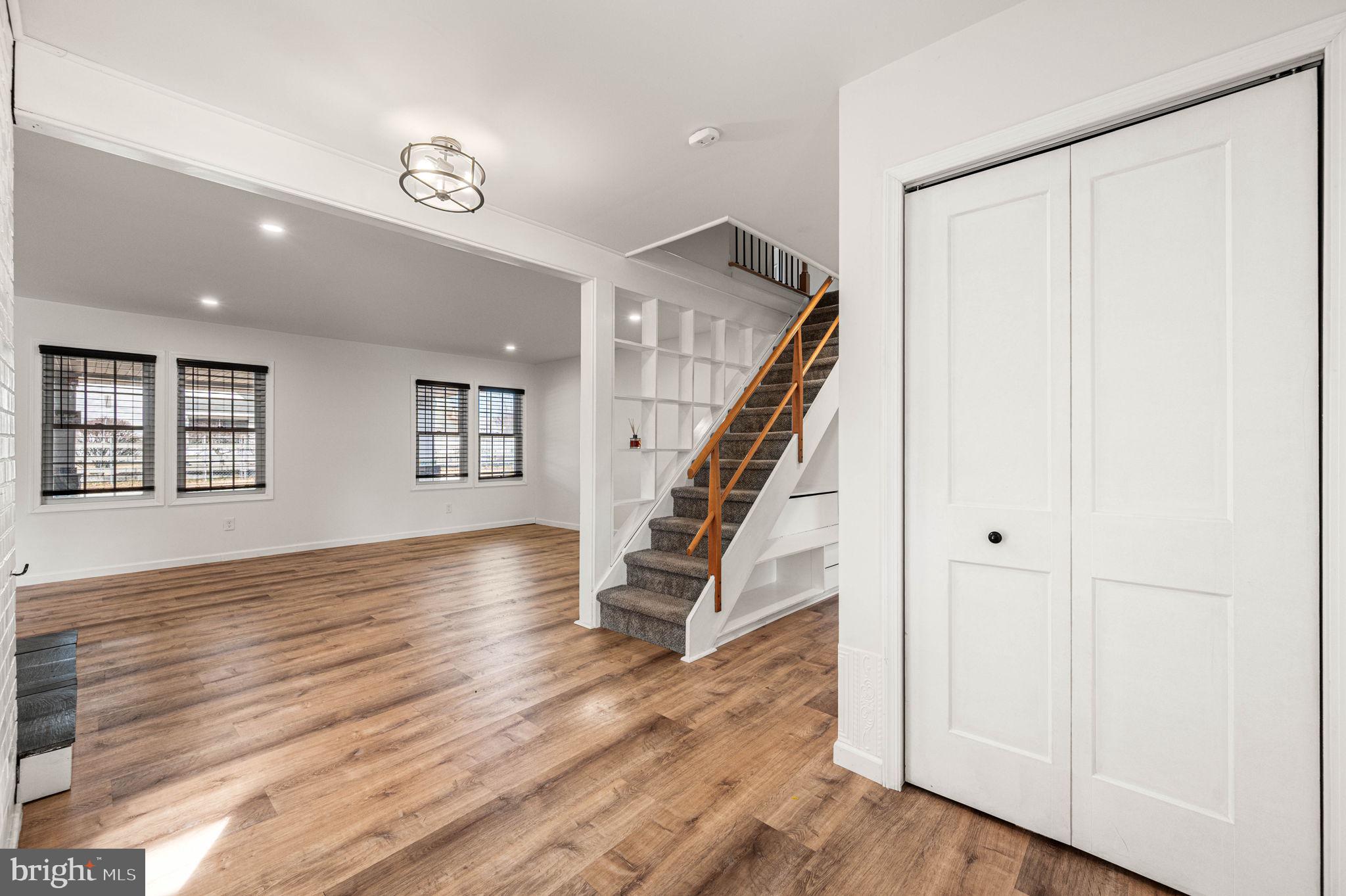 169 FORSYTHIA DRIVE N