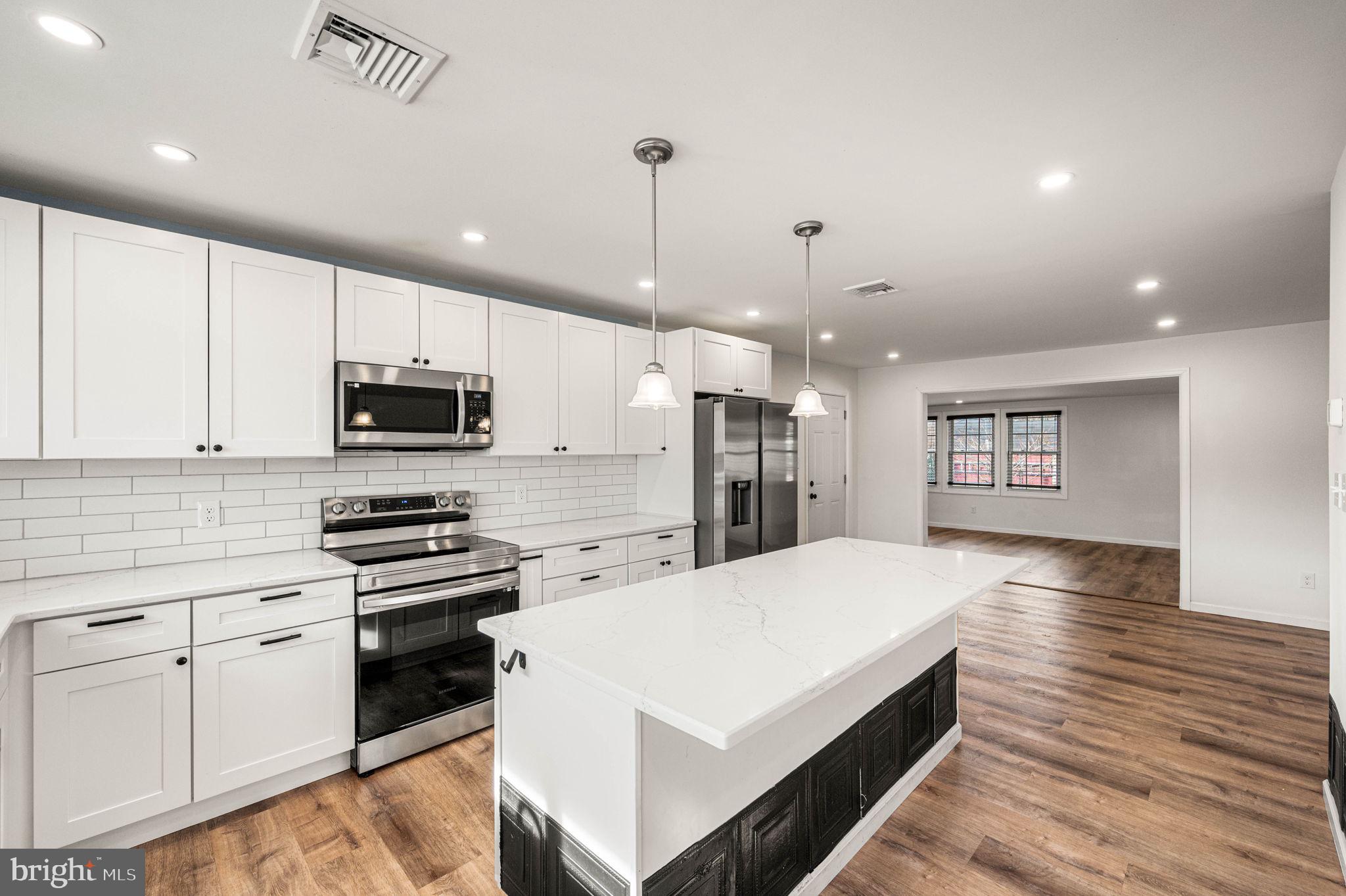 FORSYTHIA GATE - Residential