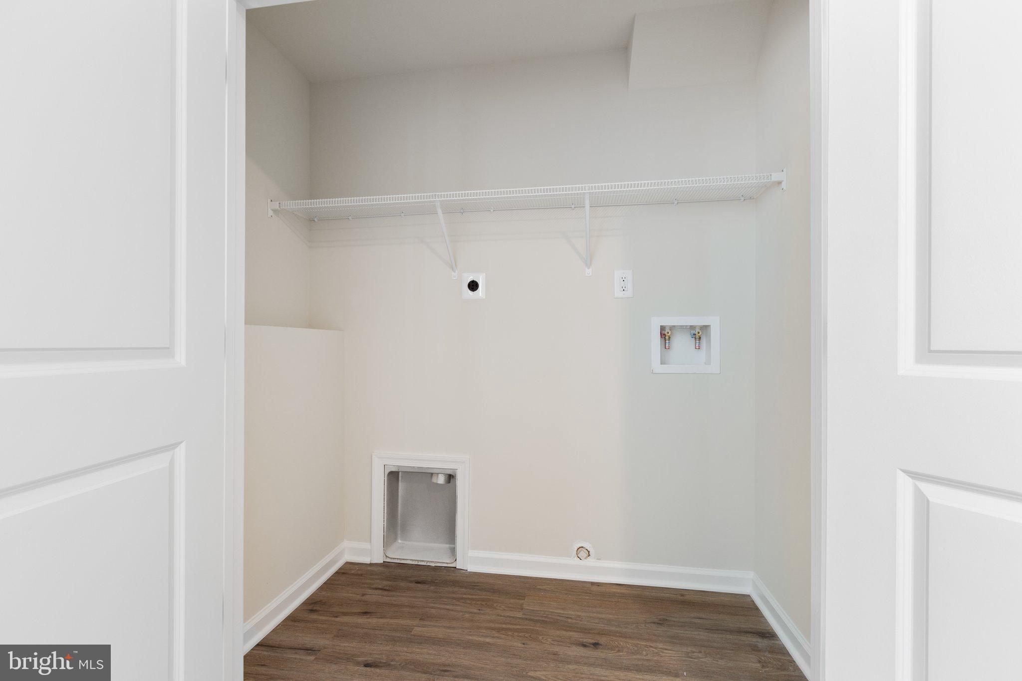 LAKE CAROLINE - Residential