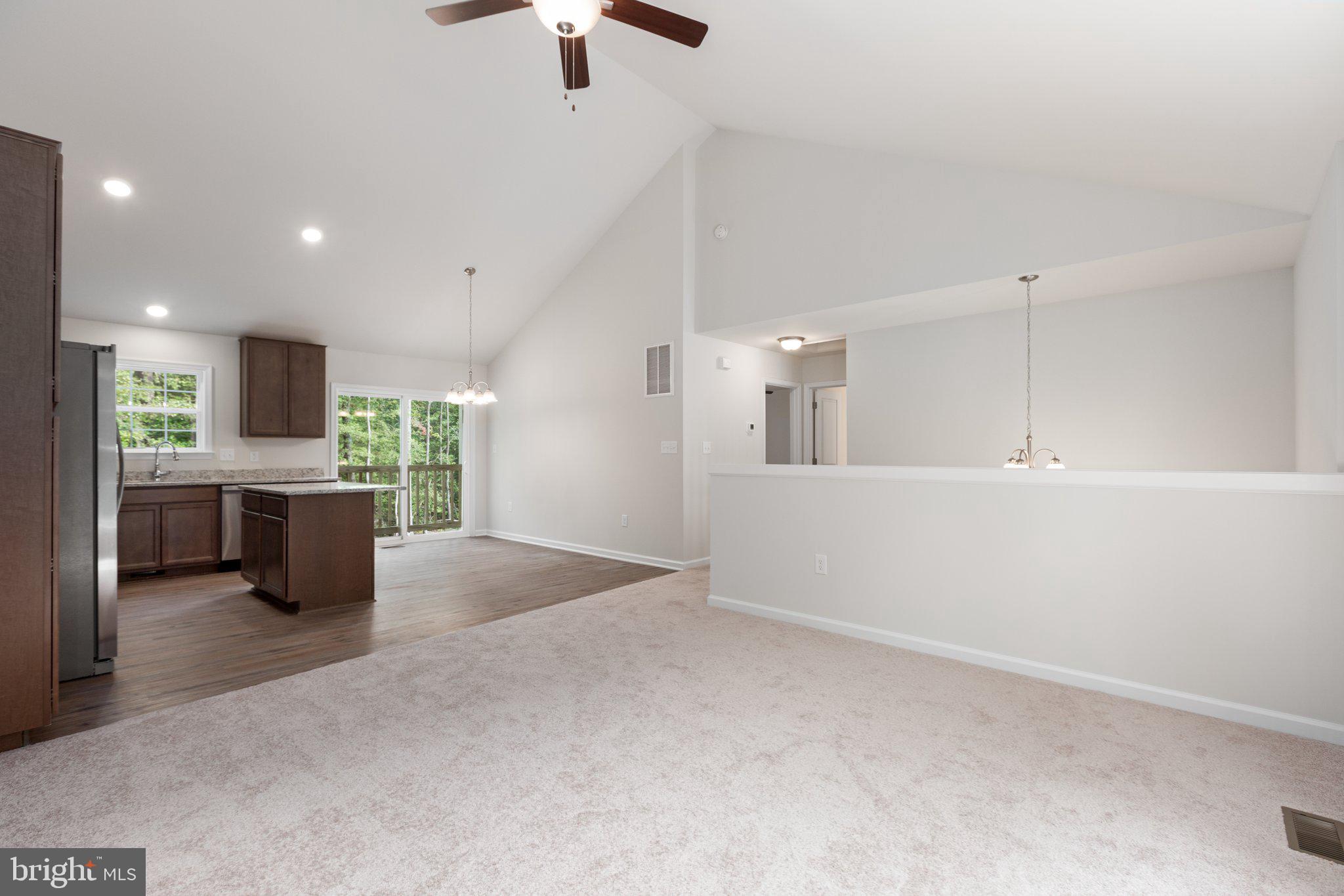 LAKE CAROLINE - Residential