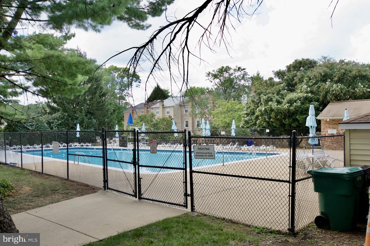 PINECREST HEIGHTS - Residential