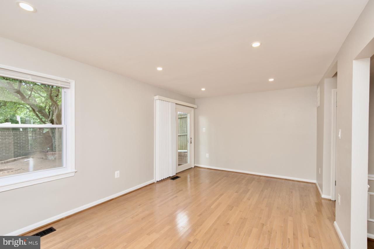 PINECREST HEIGHTS - Residential