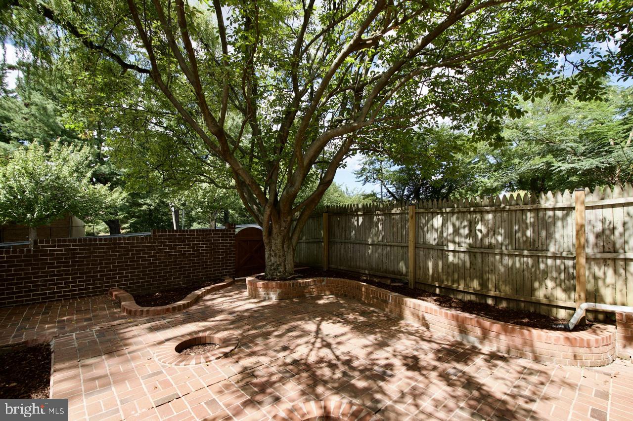 PINECREST HEIGHTS - Residential