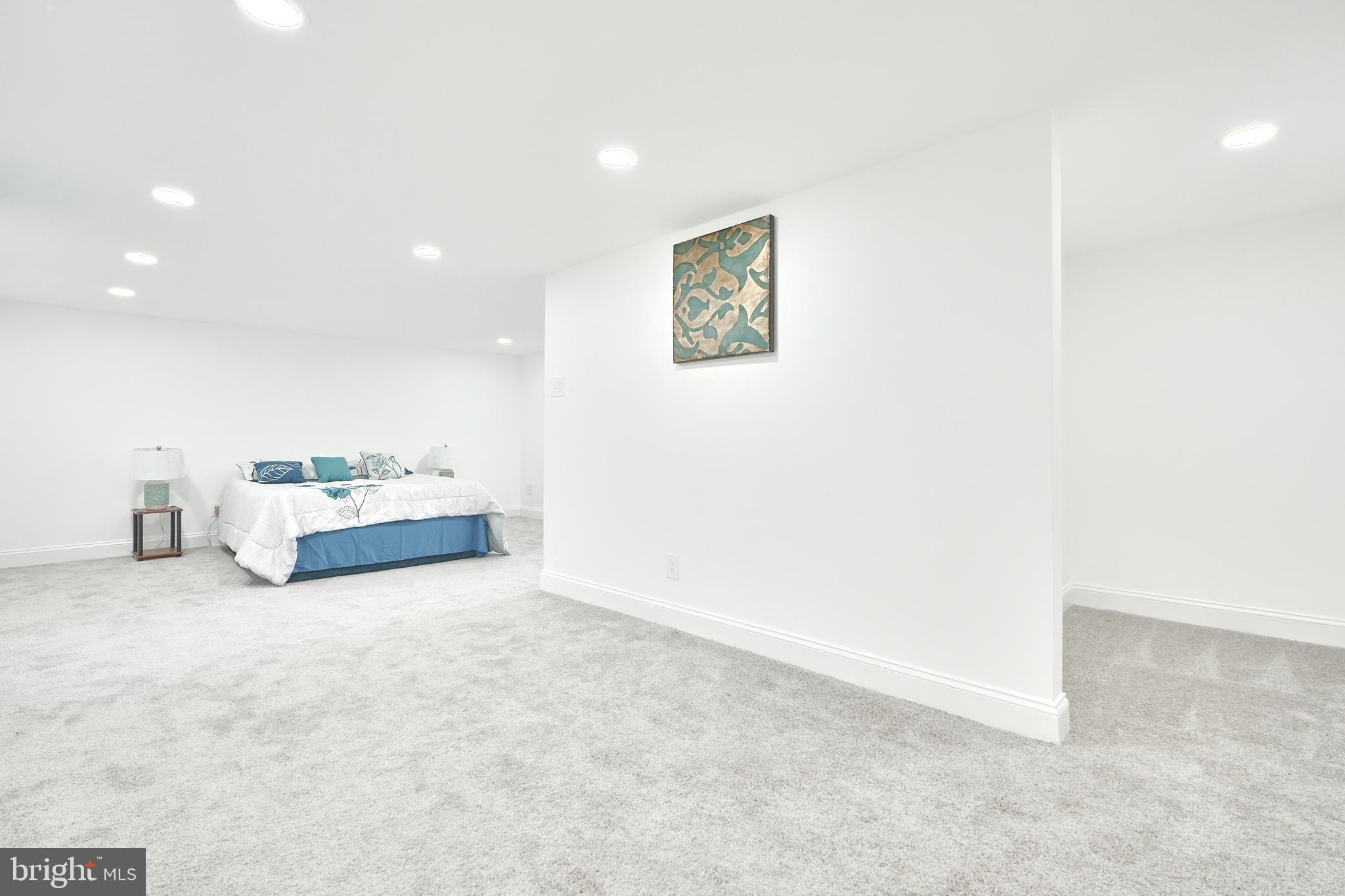 MARLYN MANOR - Residential