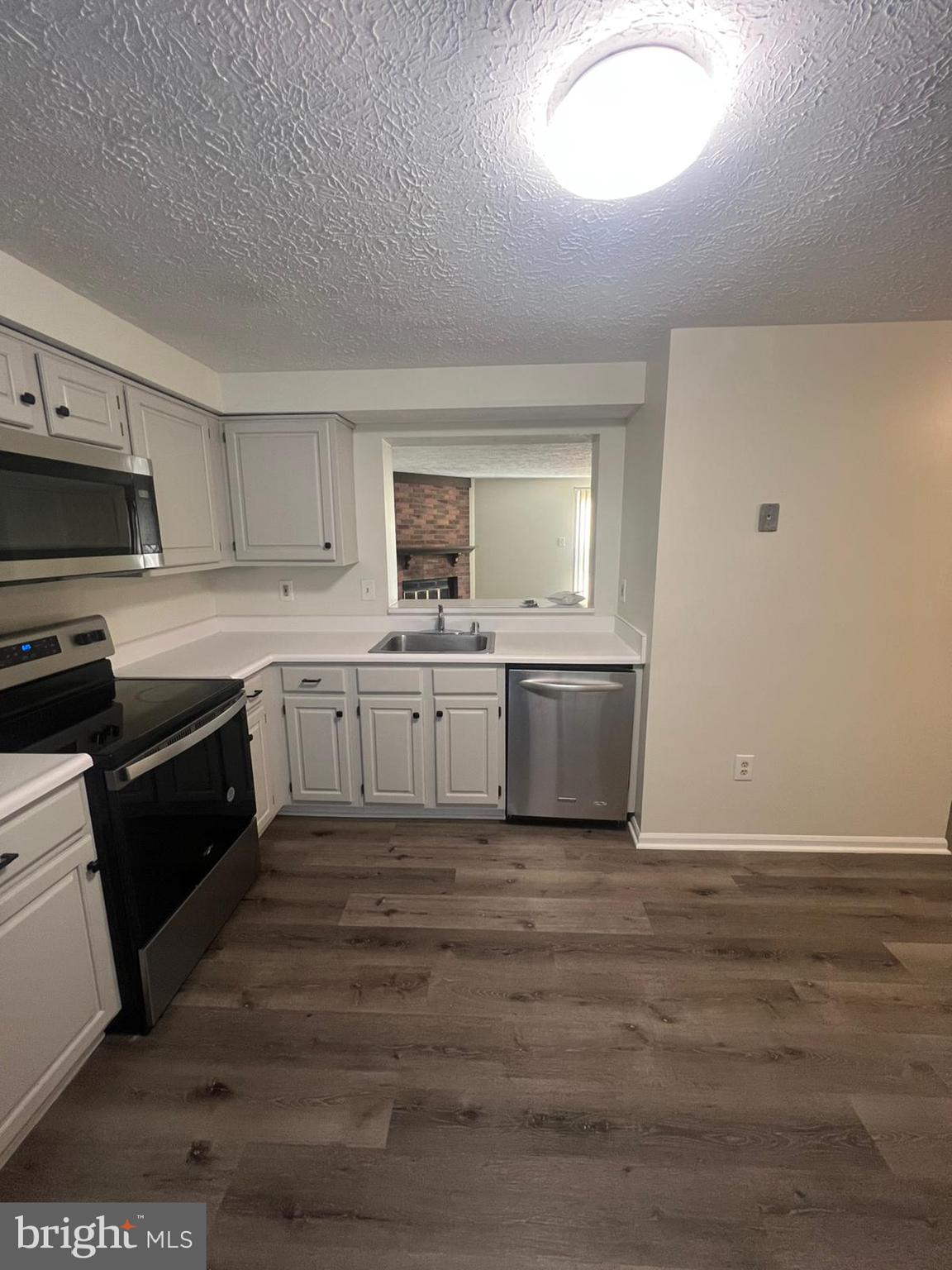 PARKVIEW TRAIL - Residential Lease